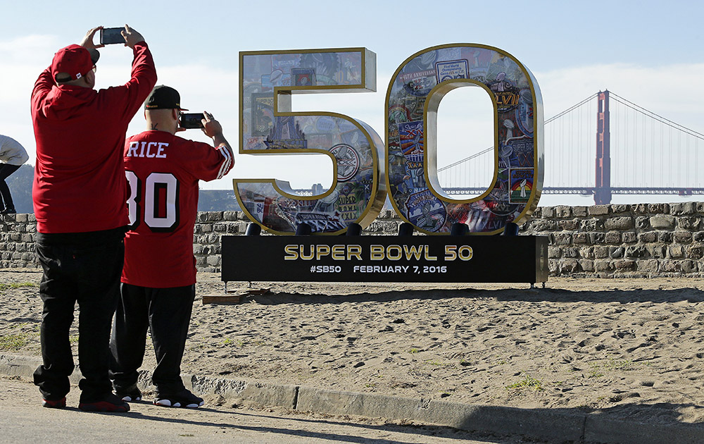 Will Clinton or Trump grace Super Bowl ads?