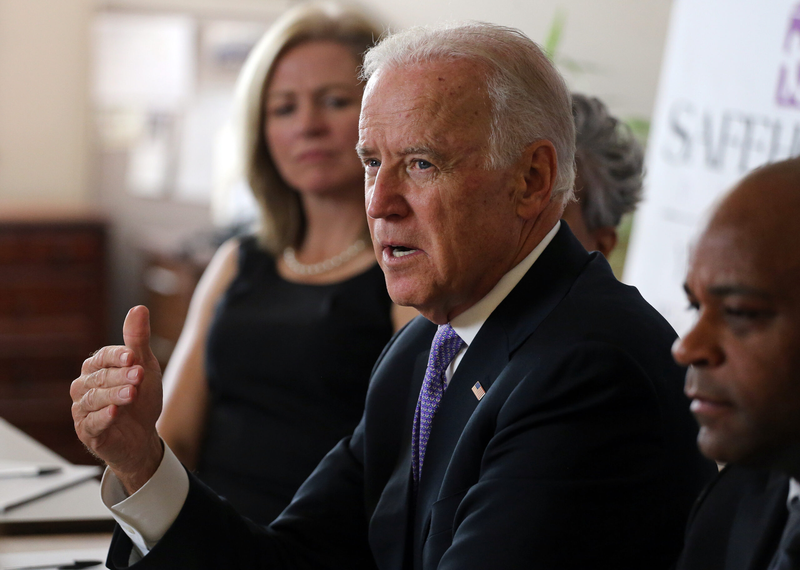 Clinton troubles encourage efforts to draft Biden