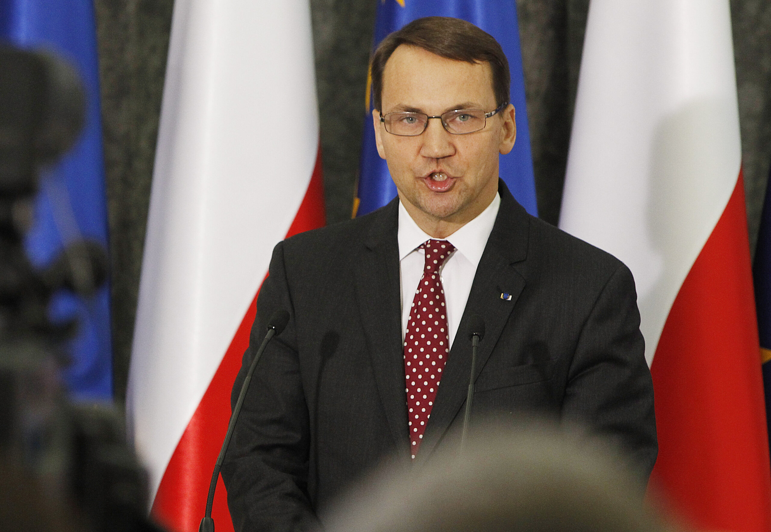 Poland’s Sikorski under fire over Russia interview