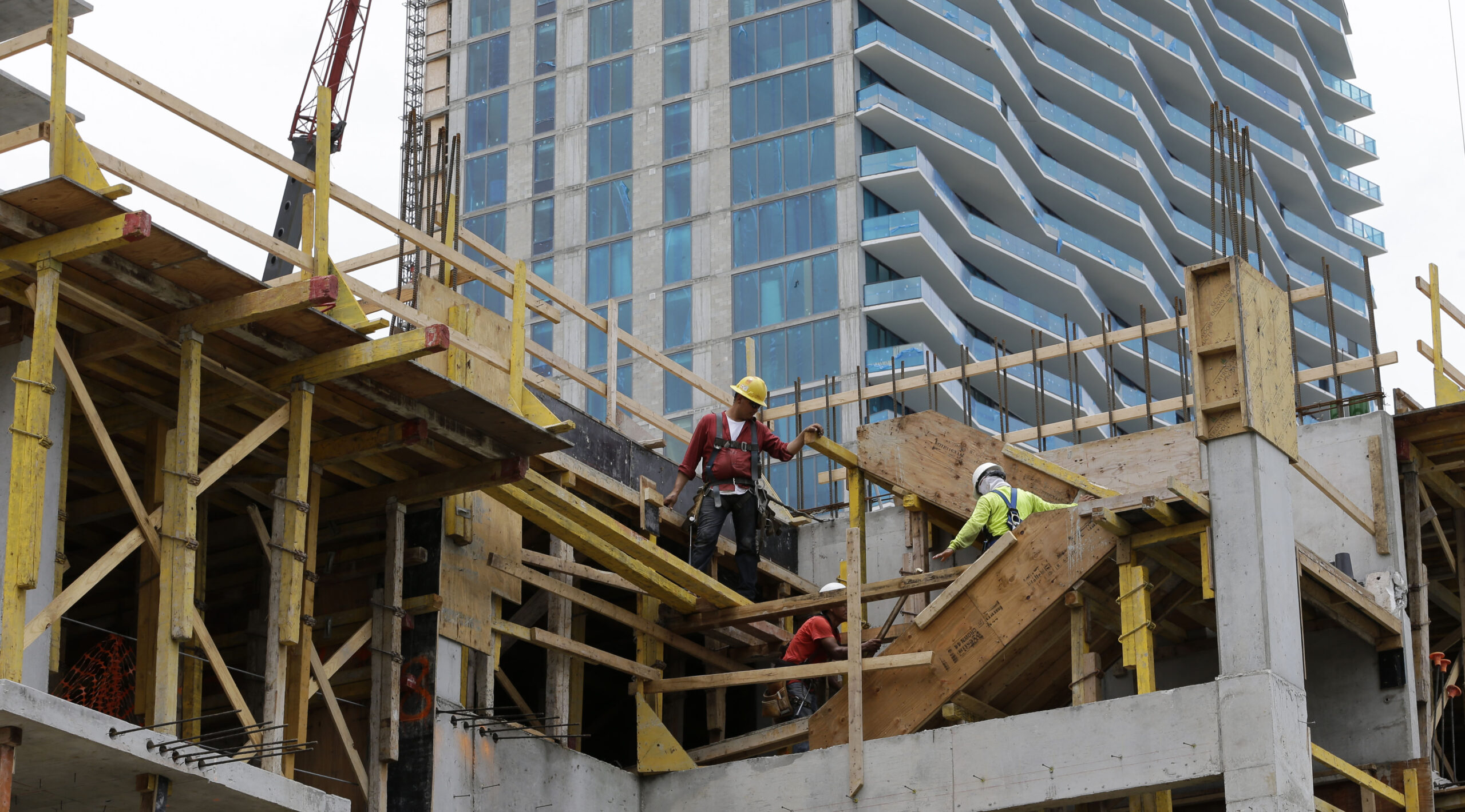 Gauge of US economy rises 0.9 percent in July