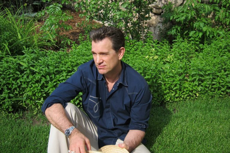 Chris Isaak updates the classics