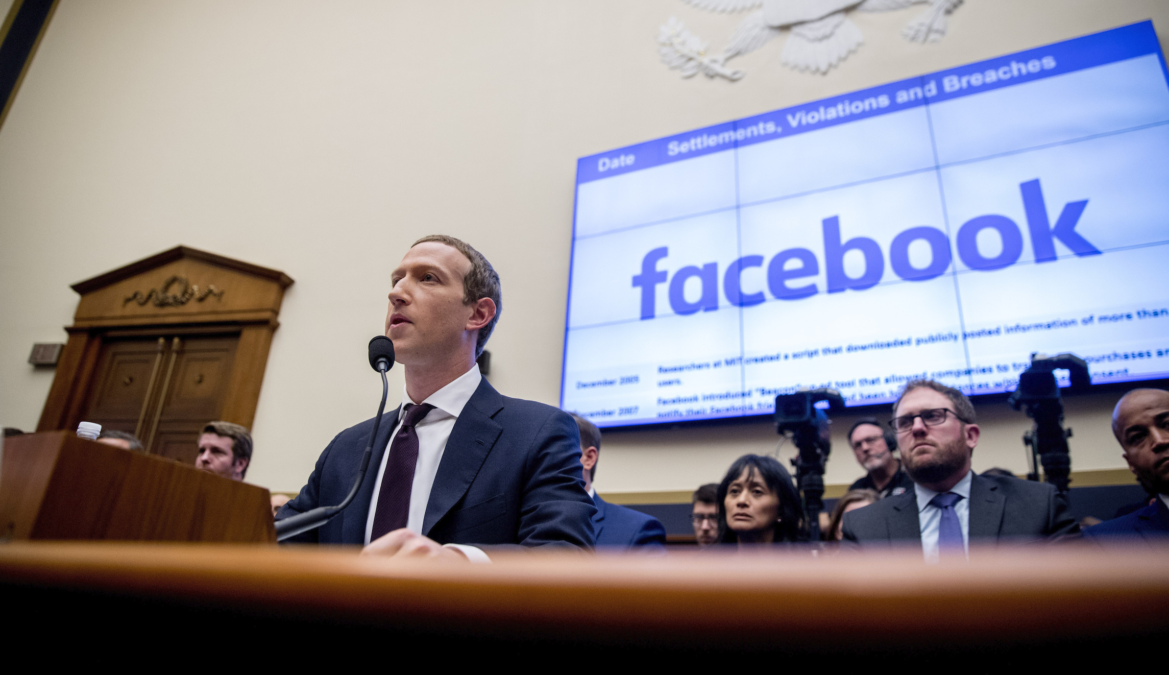 Facebook launches news feature