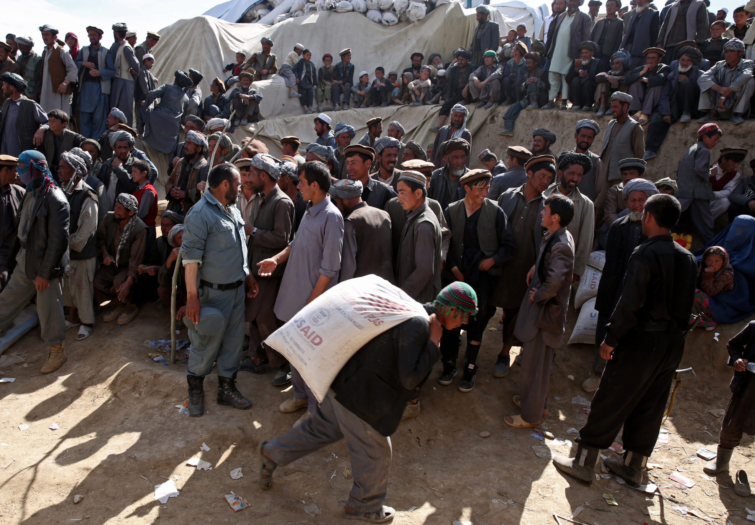 Karzai pledges aid to victims of Afghan landslide