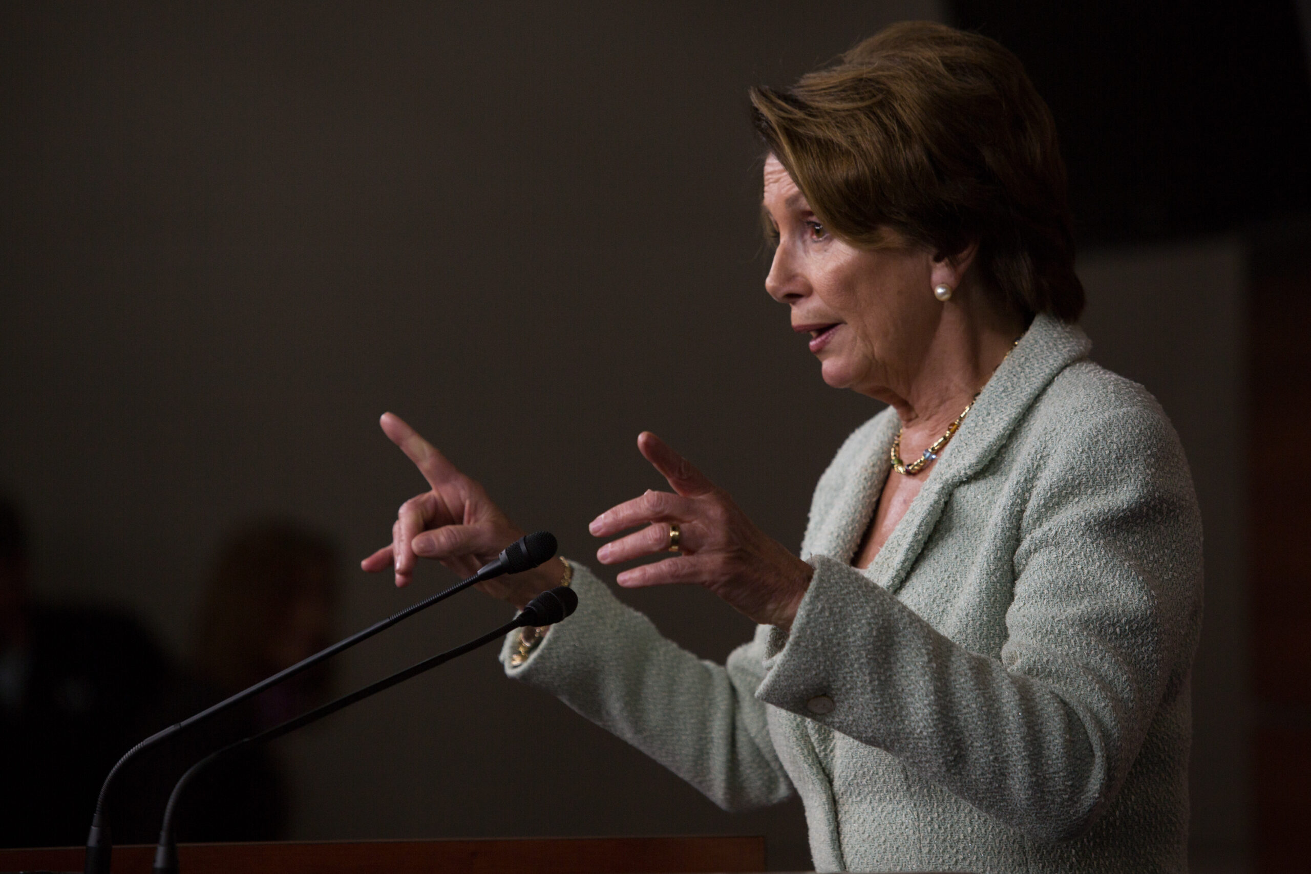 Democrats hope to force House vote on minimum wage hike