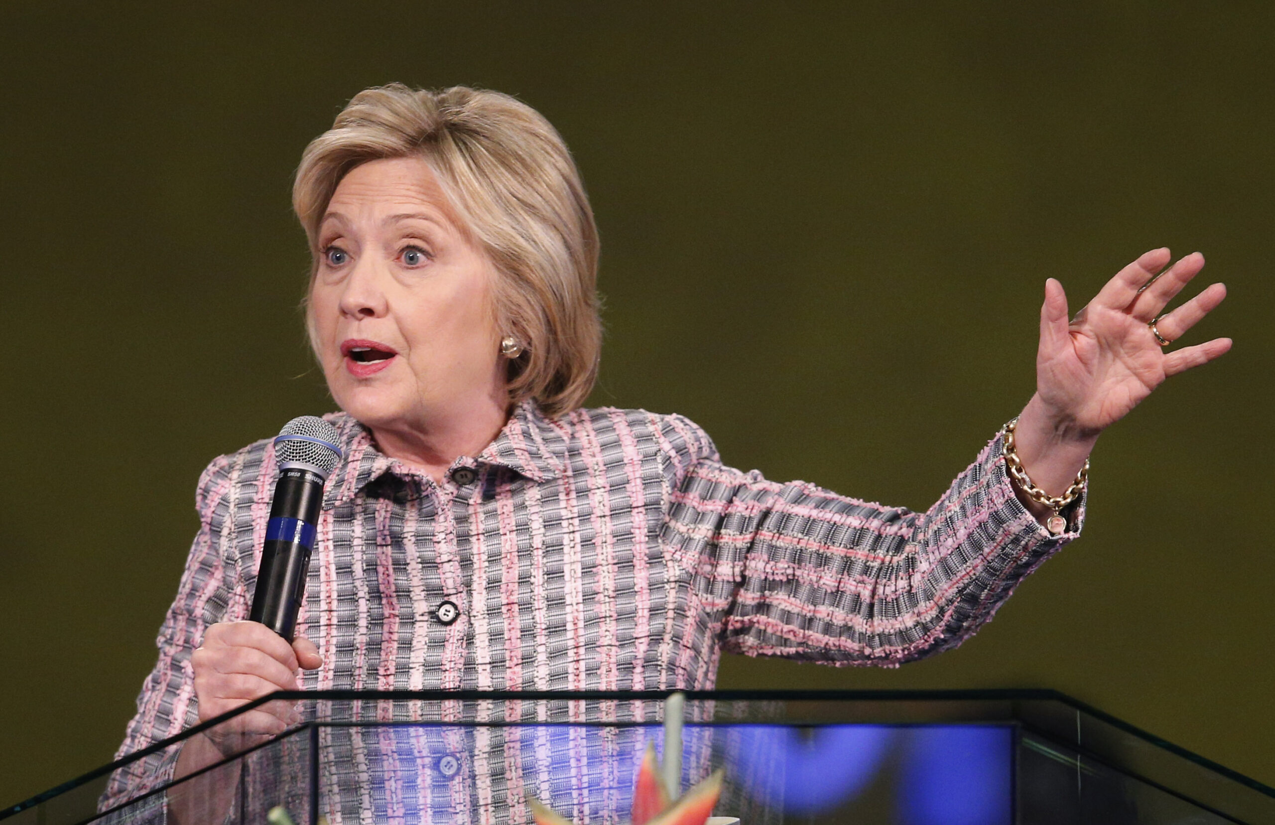 Clinton closes in on nomination with victory in Puerto Rico