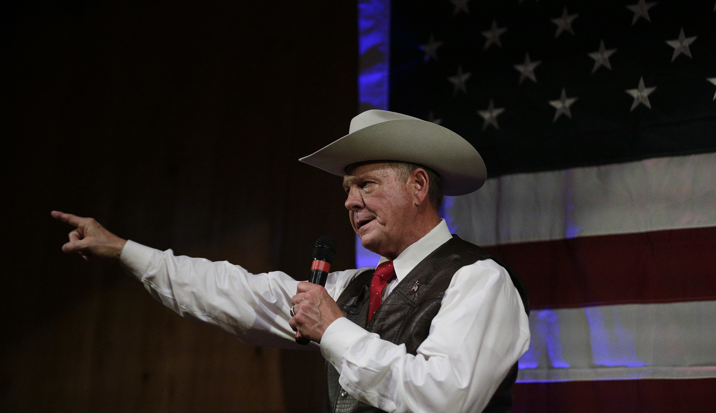 Roy Moore sends fundraising email amid sexual misconduct allegations