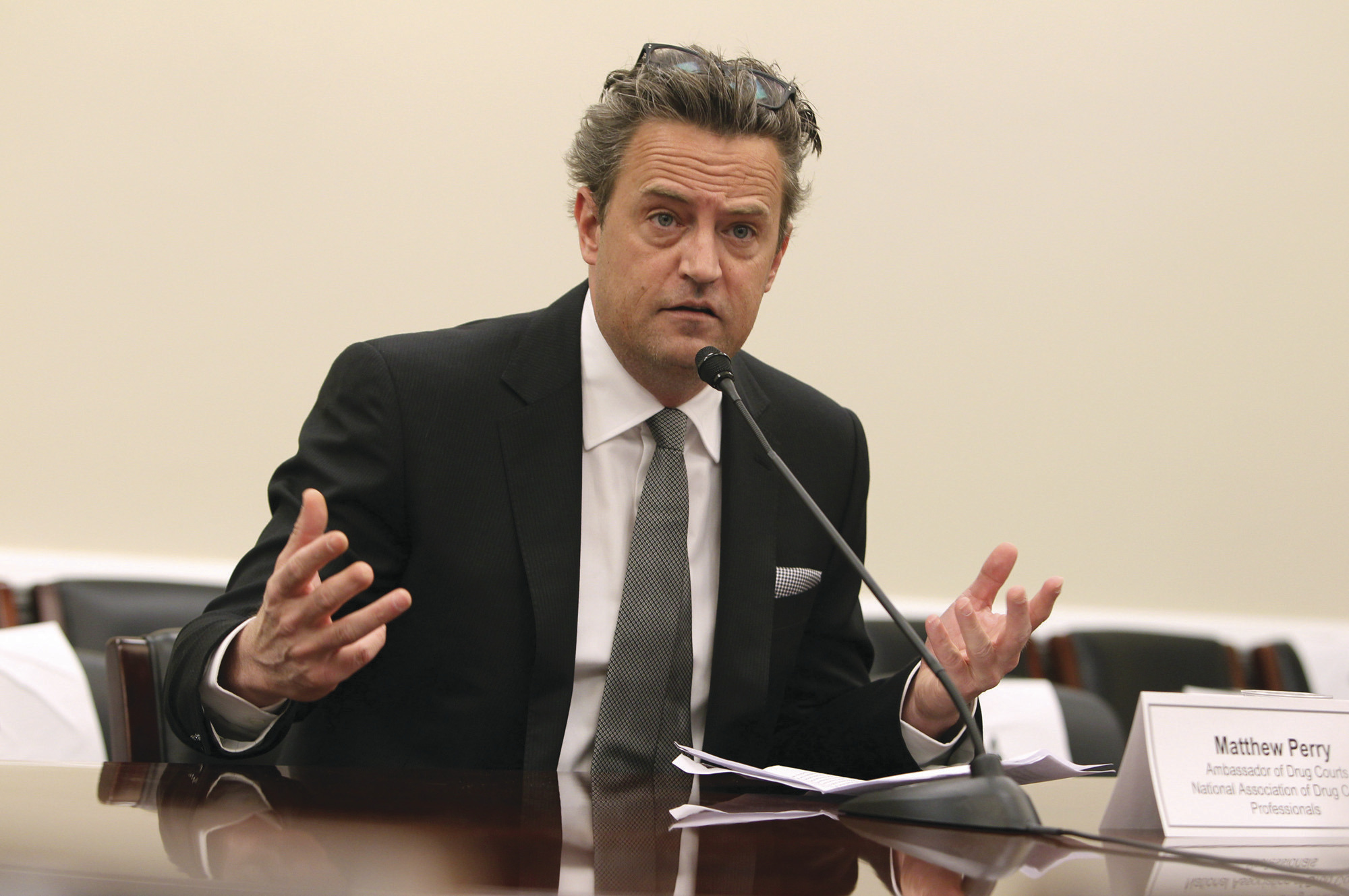 Matthew Perry makes lawmaker ‘Friends’