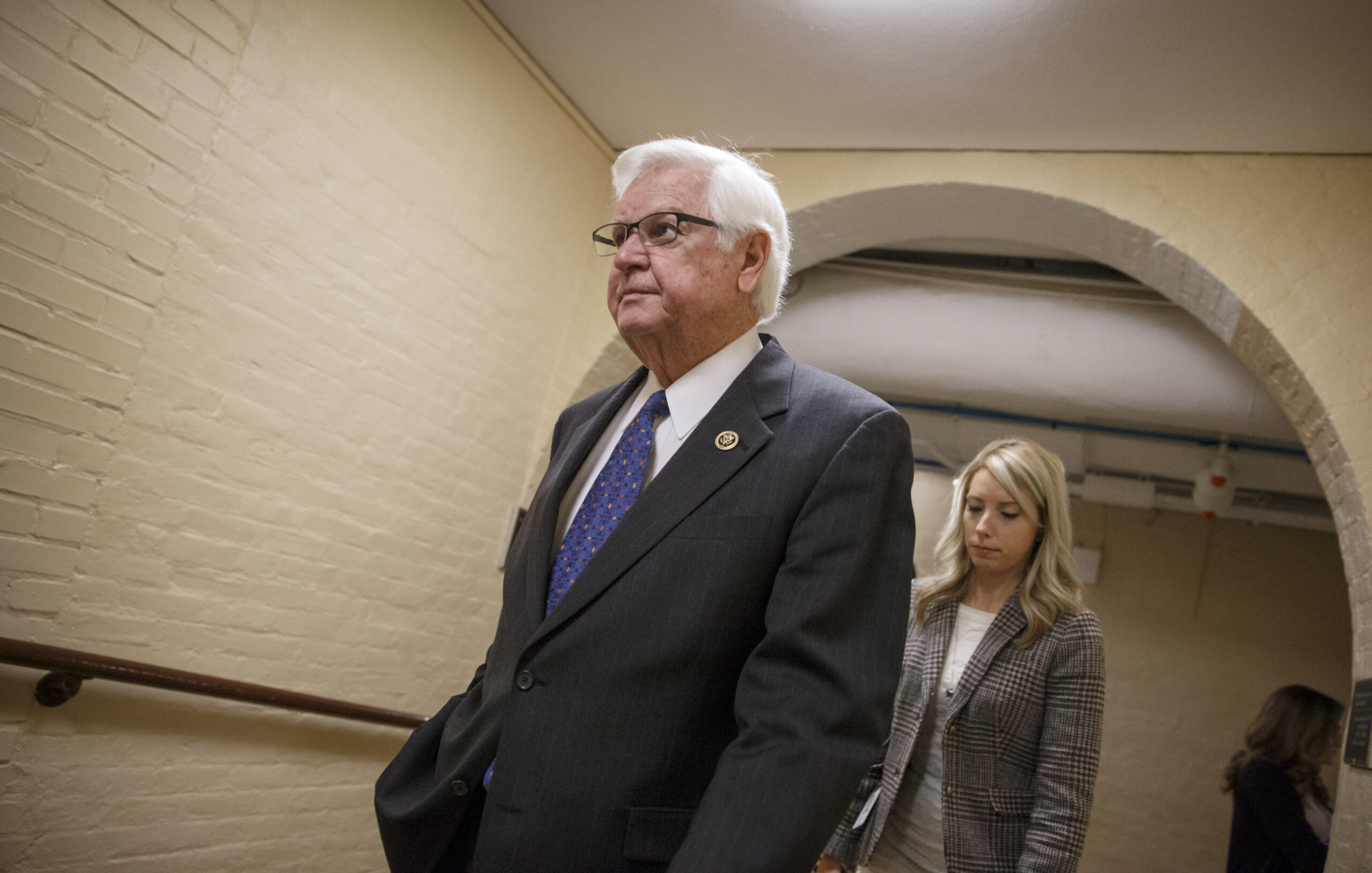 Congress pushes for 5-day spending extension