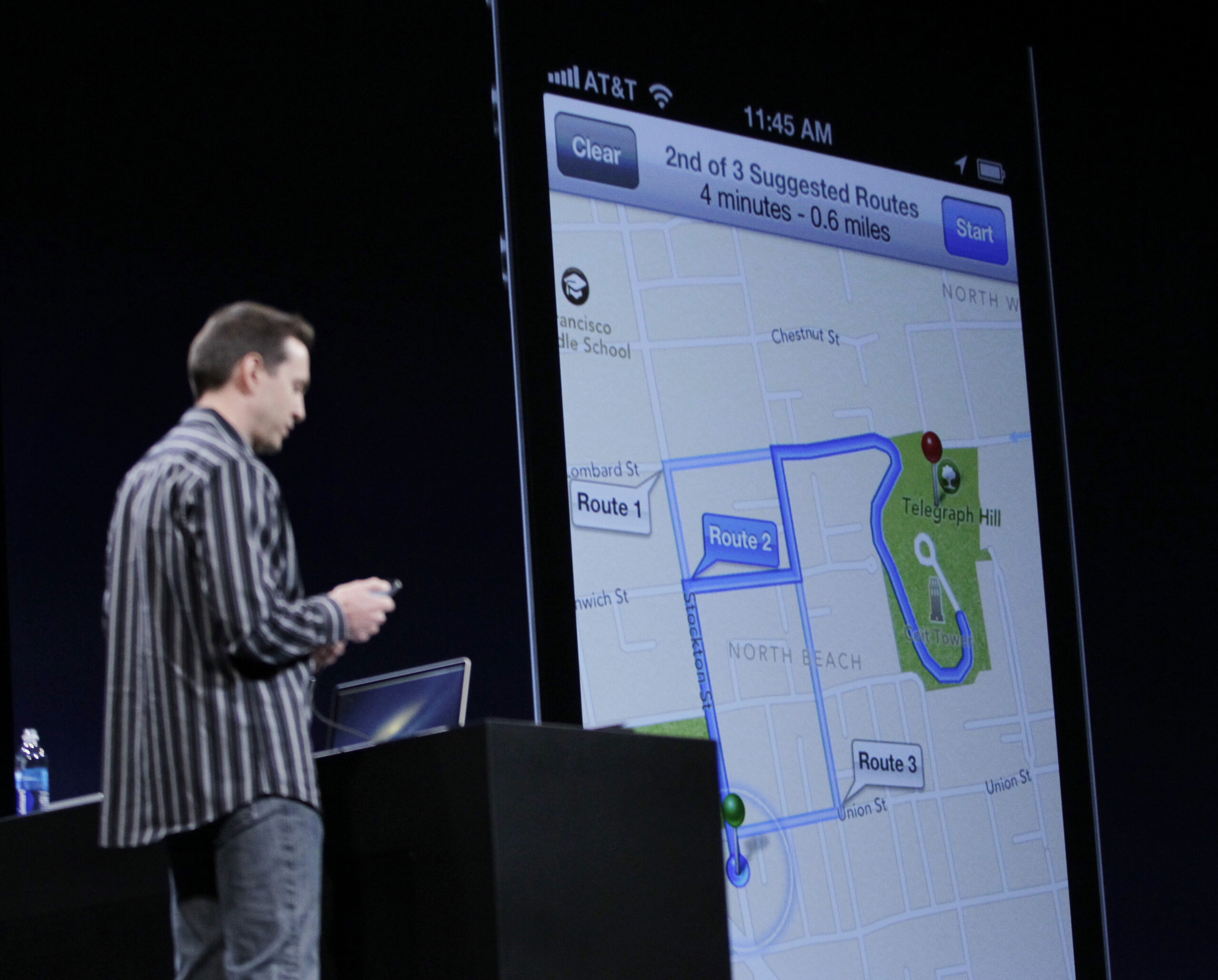 New Apple mobile software gets maps, Siri updates