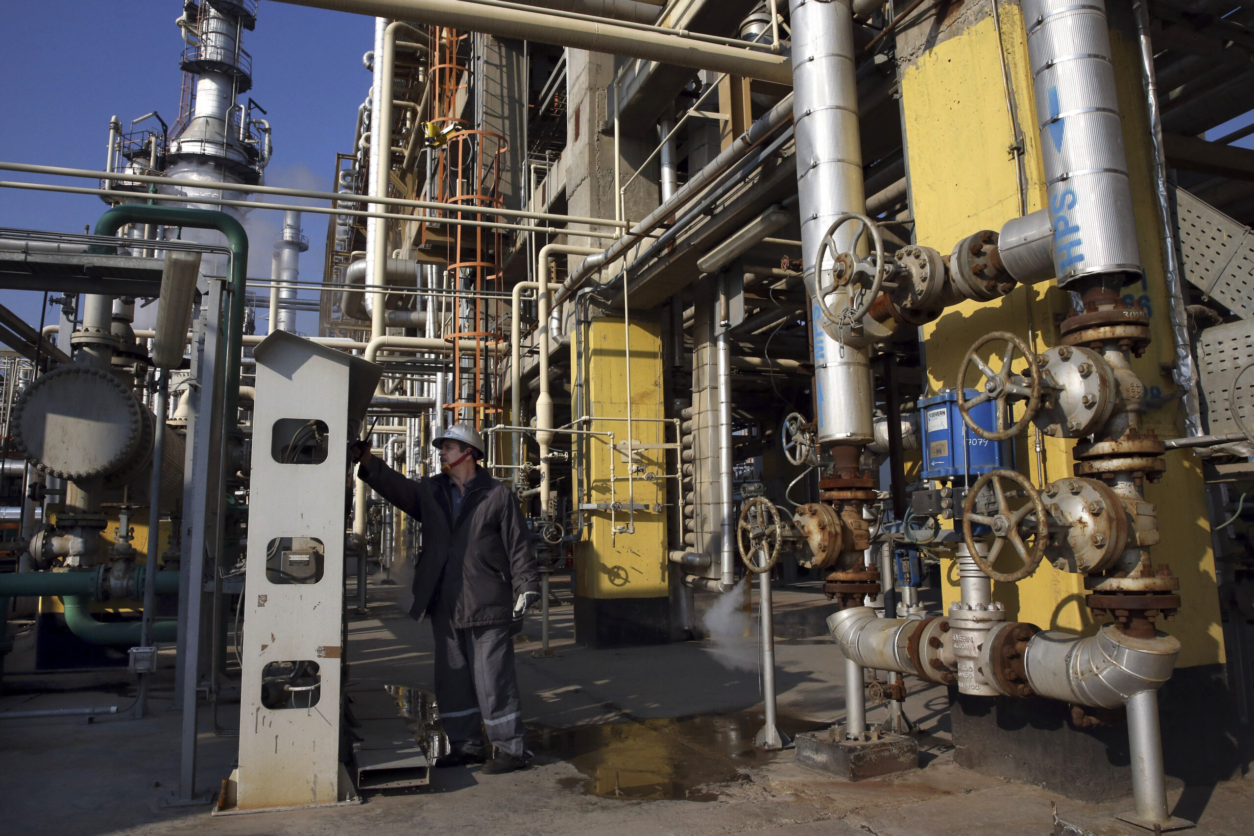 Iranian negotiator: Sanctions would be lifted immediately