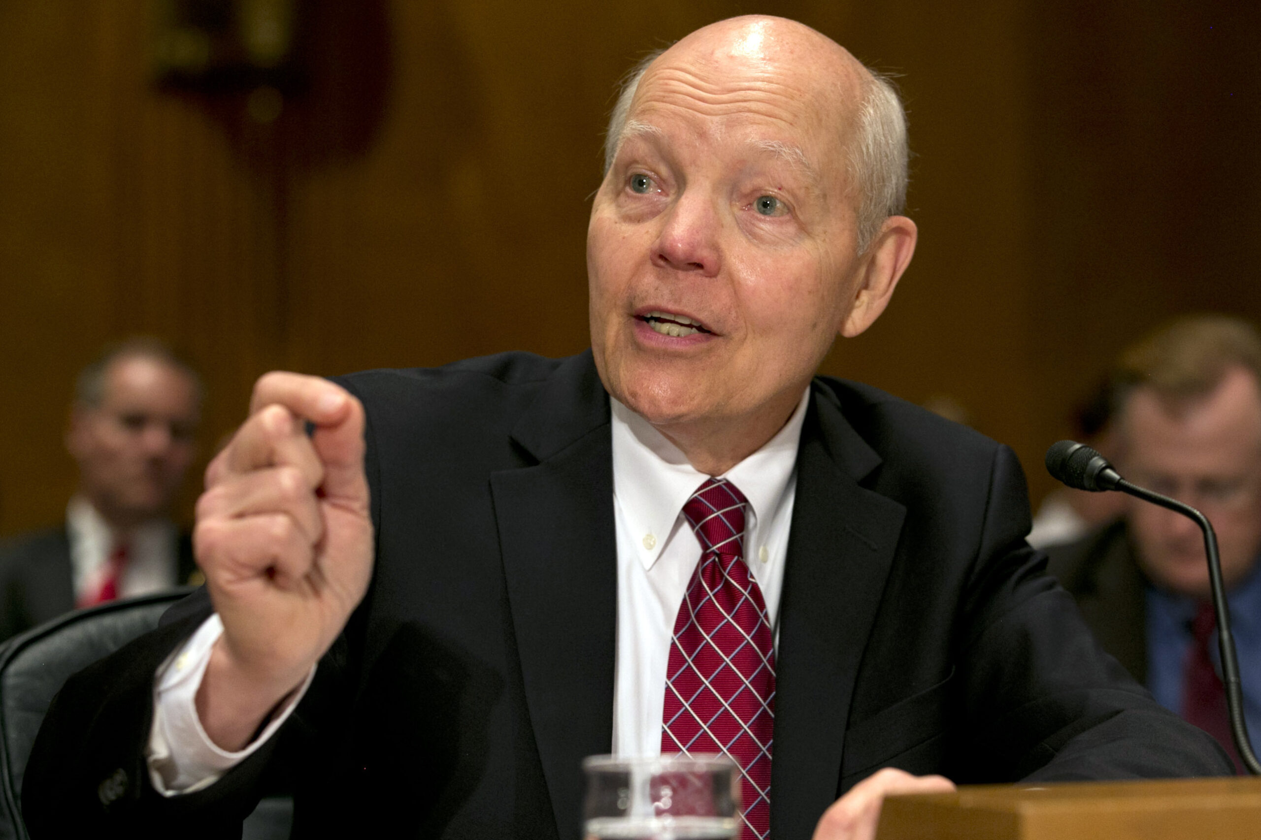 White House refuses to remove IRS chief