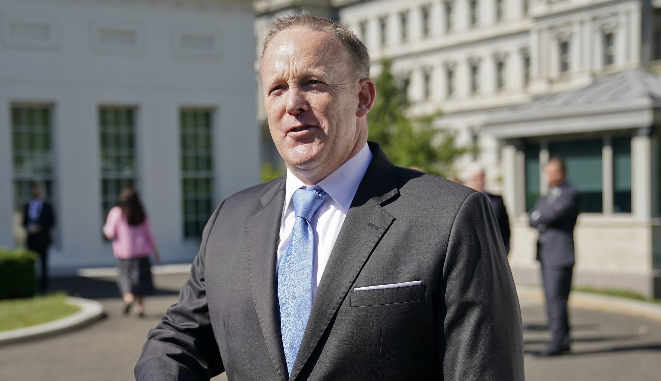 Protester interrupts Sean Spicer book event: ‘You’re a garbage human’