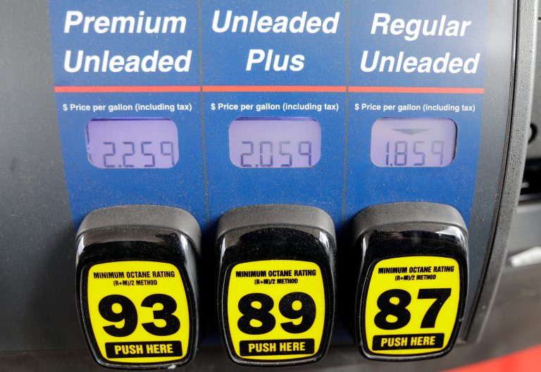 A gas pump at a convenience store displays the price for gas in Plant City, Fla. (AP/Chris O'Meara)
