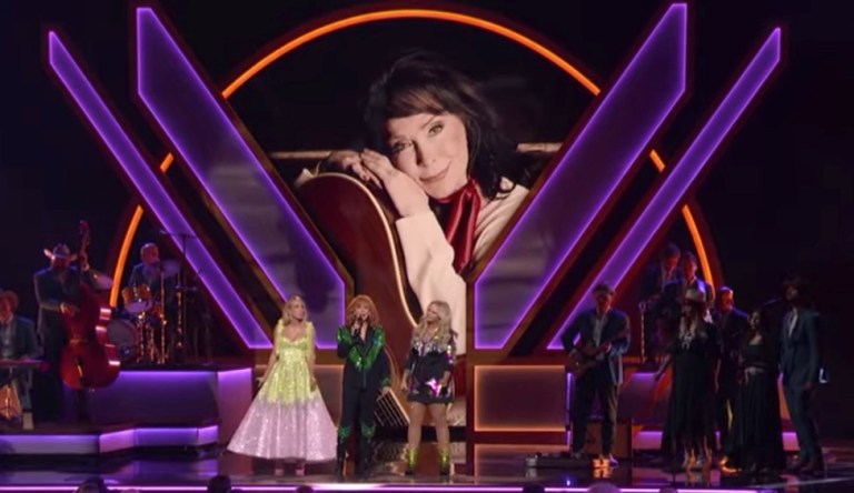 WATCH: CMA Awards honor Loretta Lynn with all-star tribute