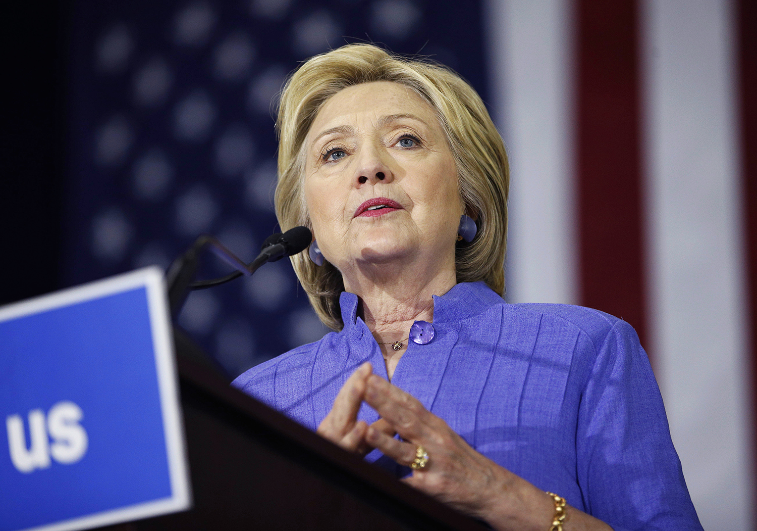 Poll: Clinton tops Trump in Pa., deadlocked in Ohio