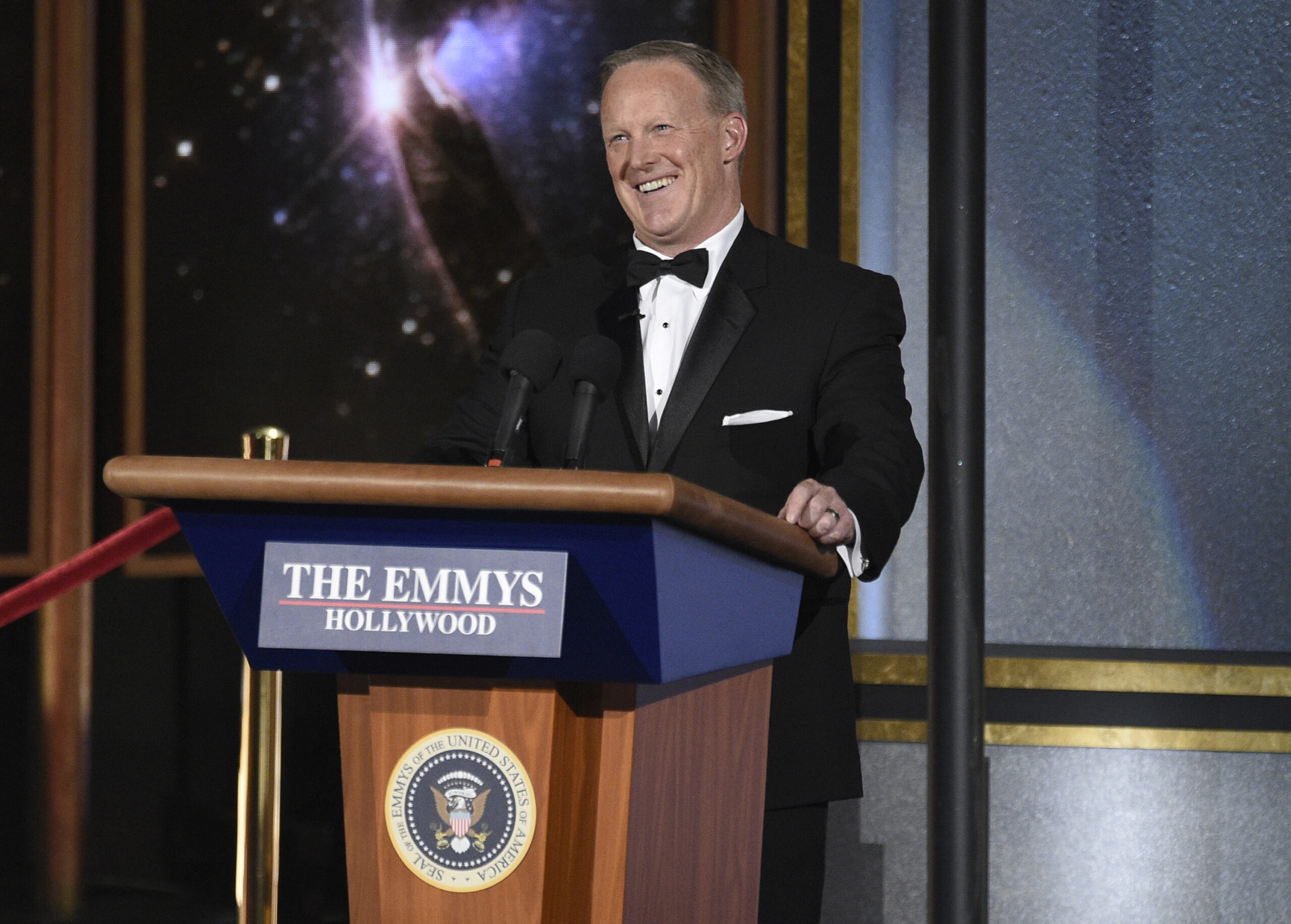 Political reporters disapprove of Sean Spicer’s appearance at the Emmys