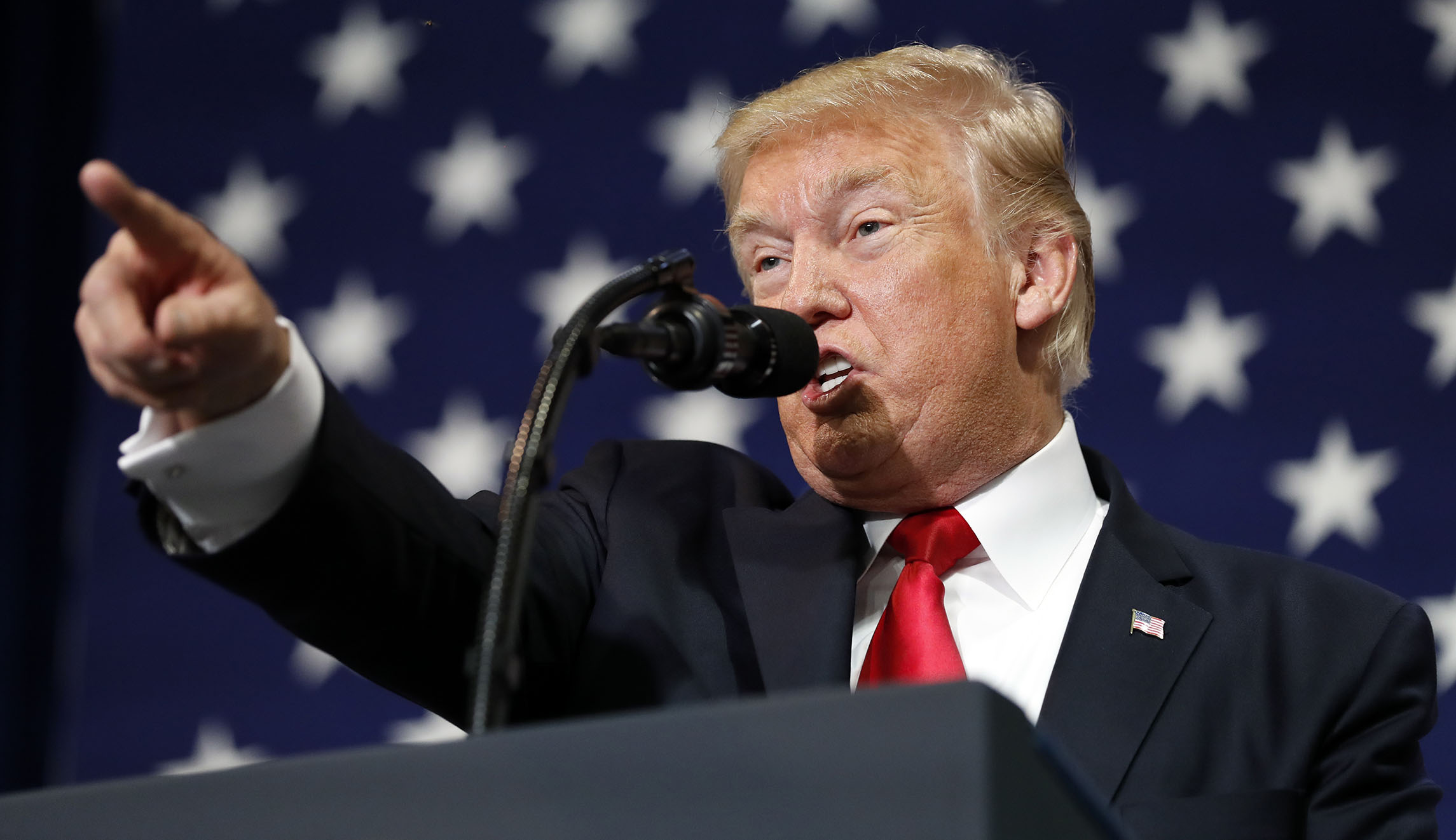 Trump forces midterm Republicans into an awkward situation