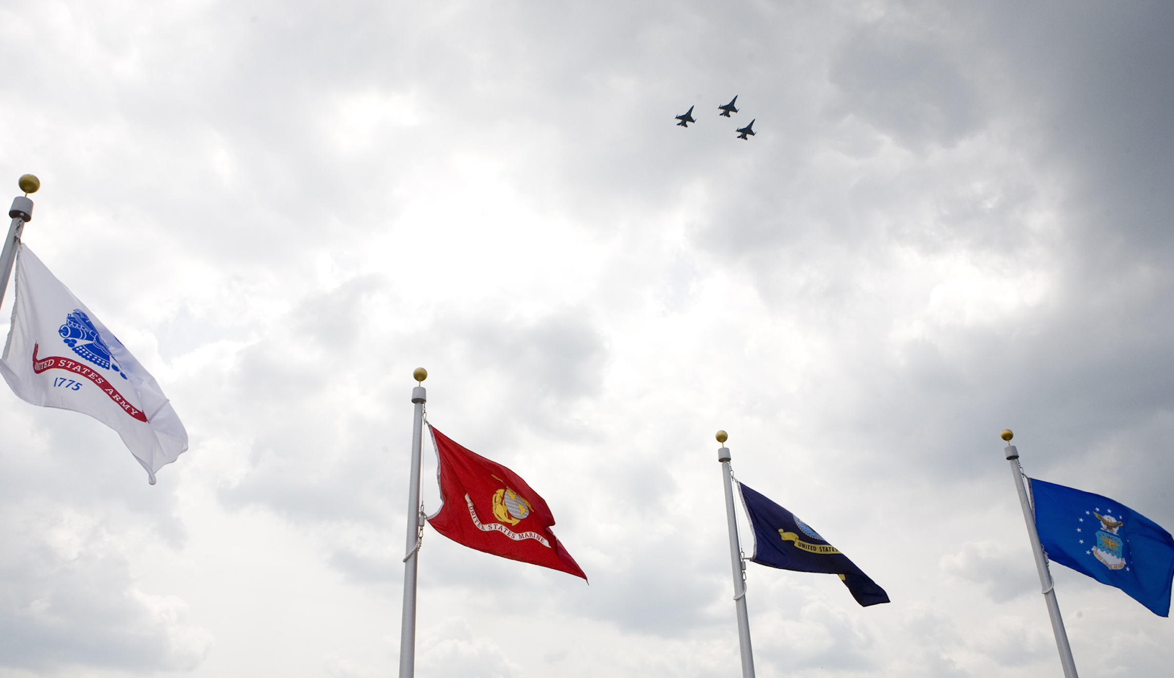 US Navy moves to ban display of Confederate battle flag