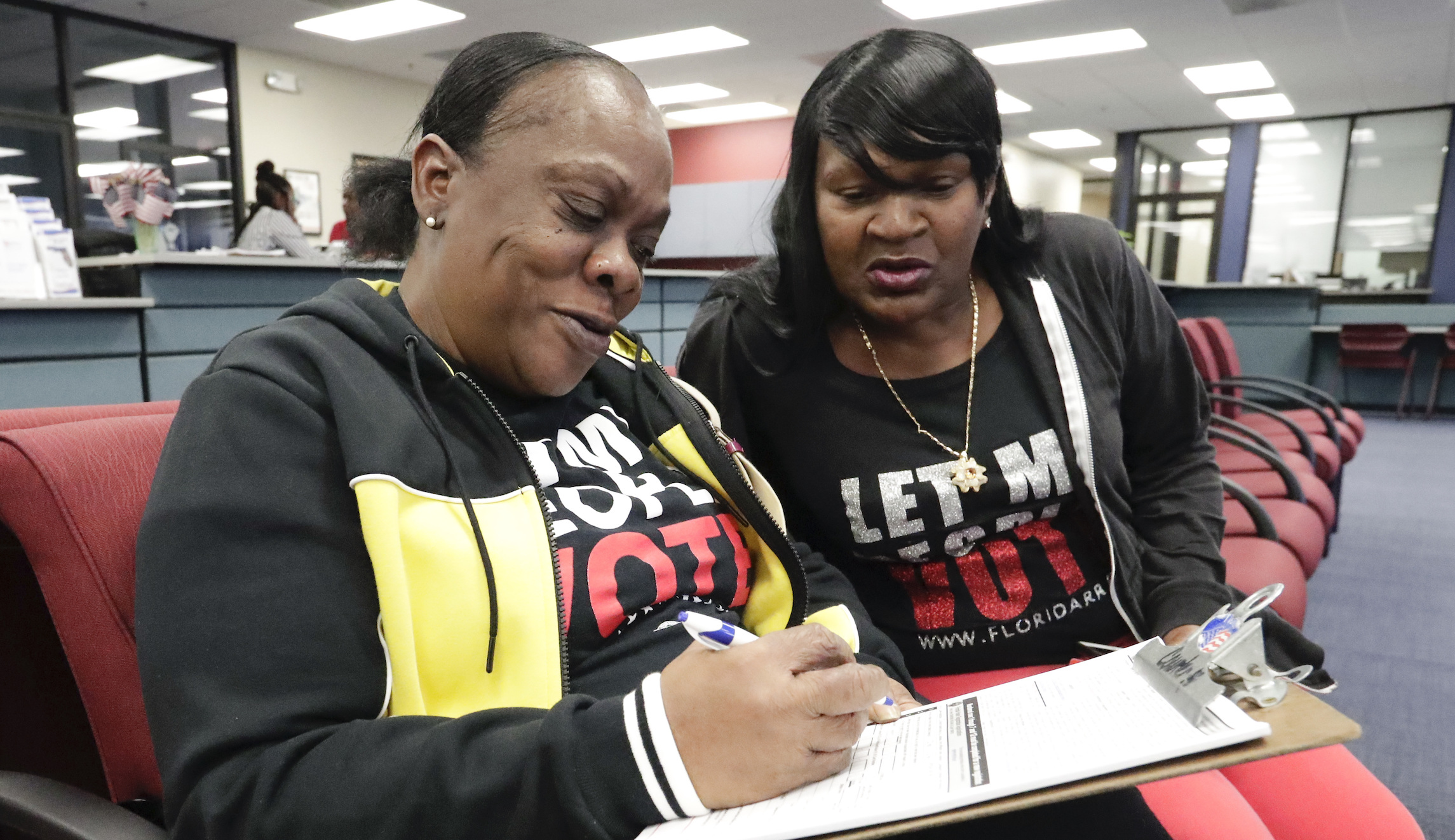 Federal judge rules Florida felons don’t have to pay fines before registering to vote