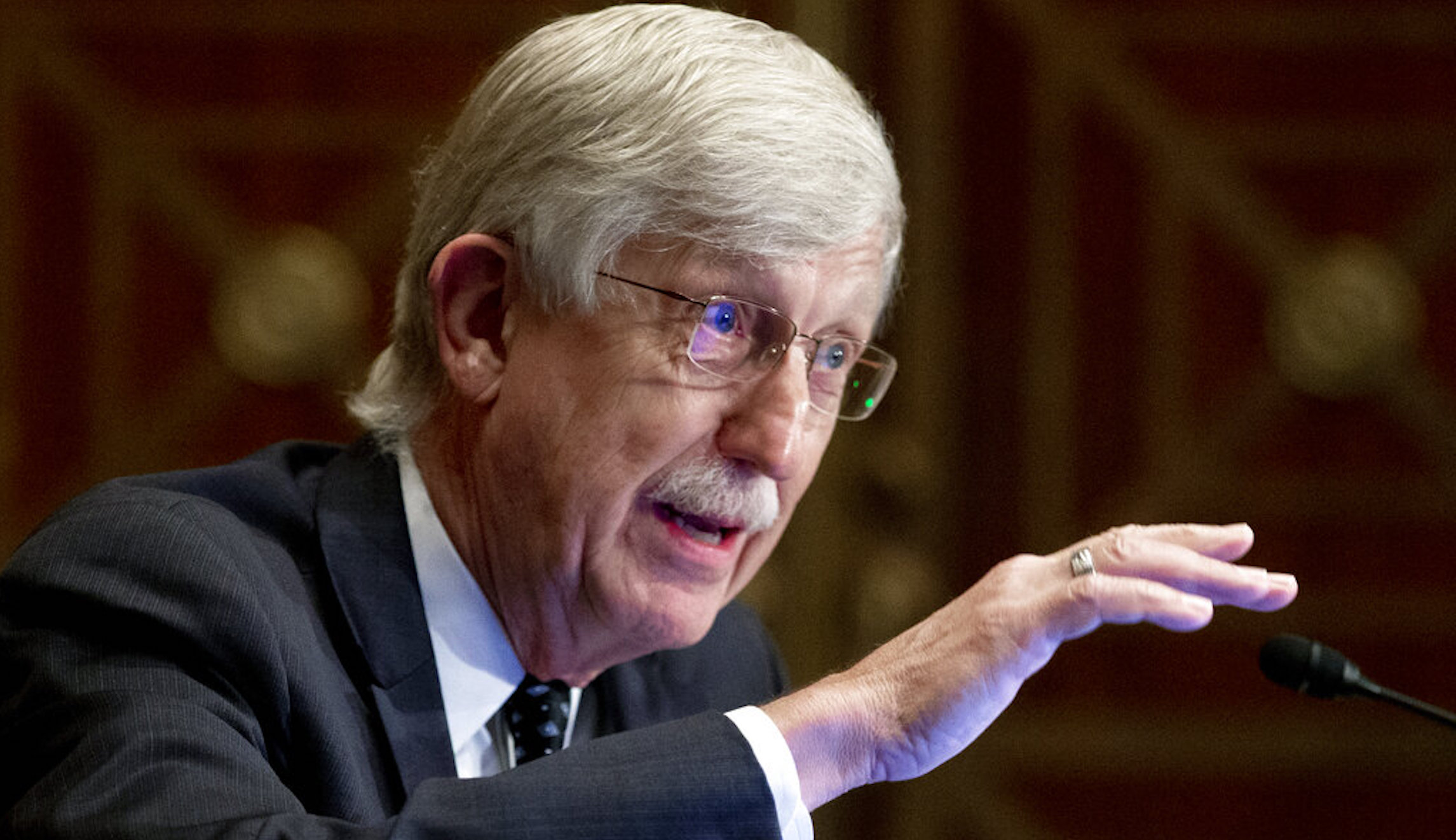 Francis Collins to step down as NIH director