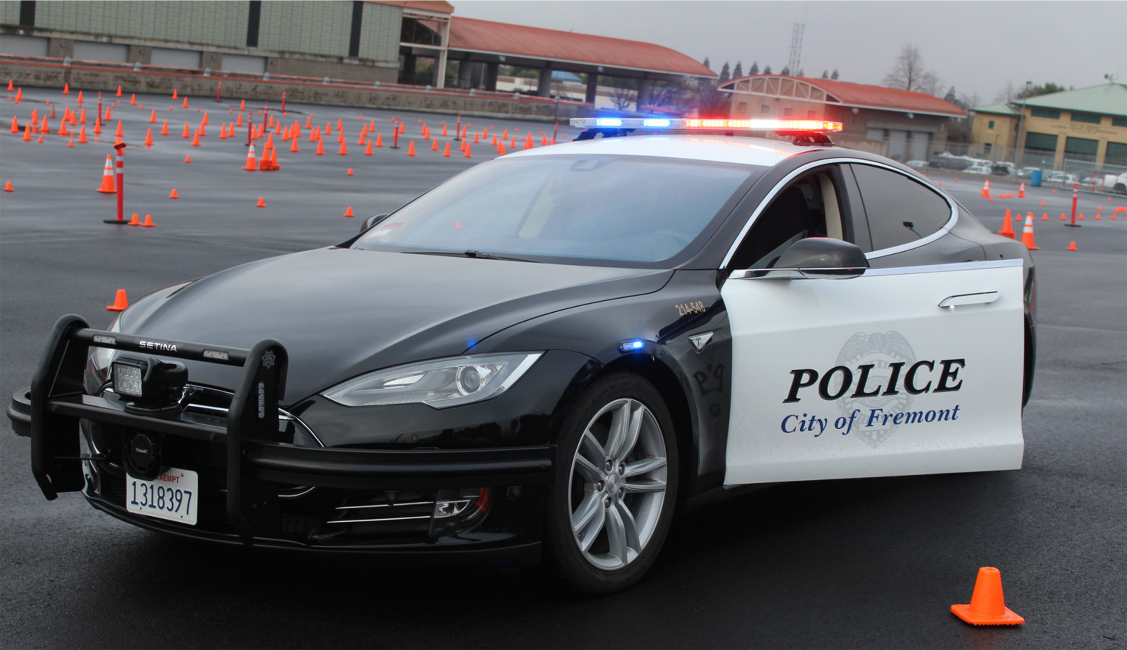 ‘I may lose it here in a sec’: Electric police car runs out of power during pursuit