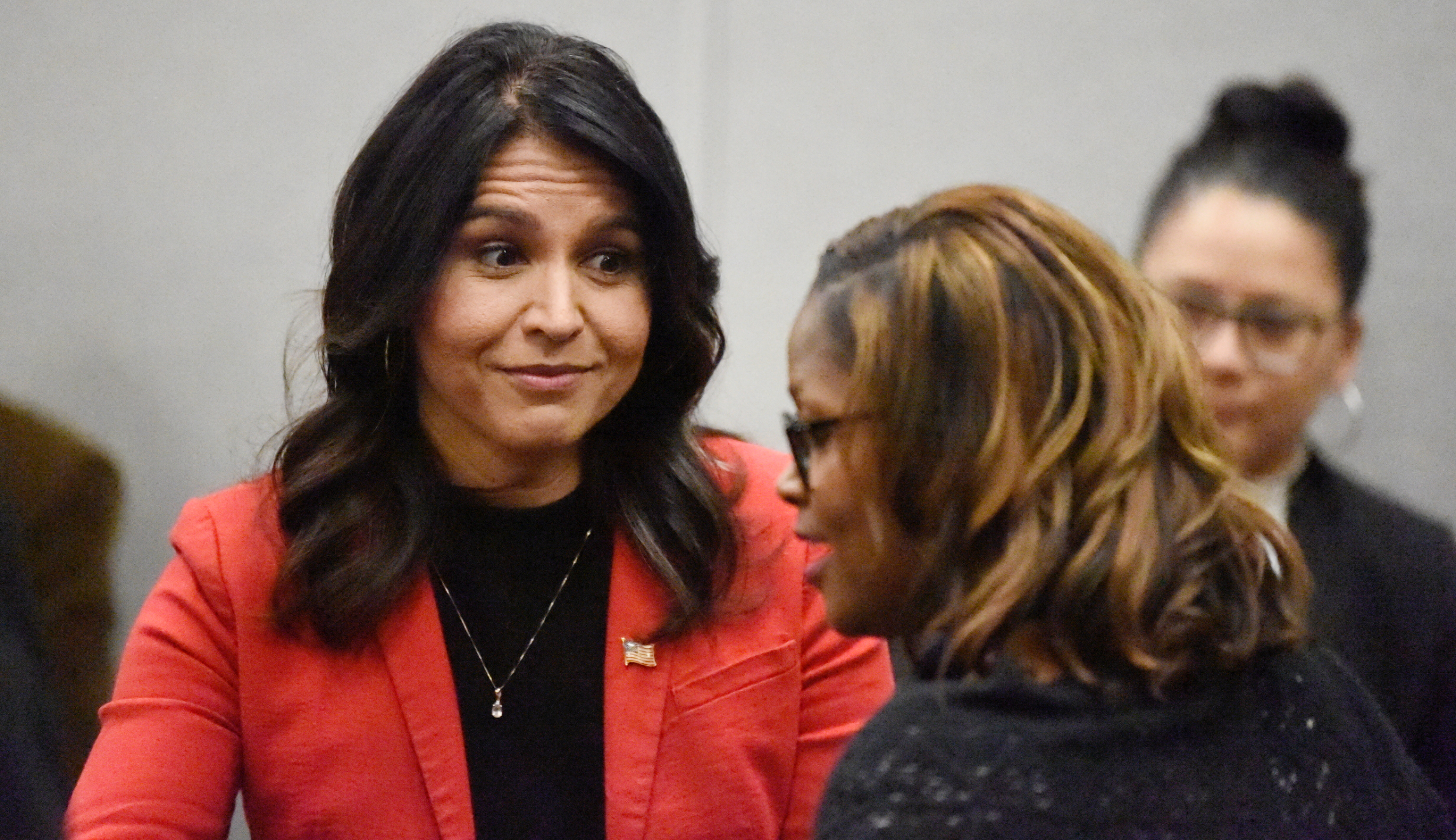 Gabbard joins Yang and throws cold water on Democratic impeachment efforts
