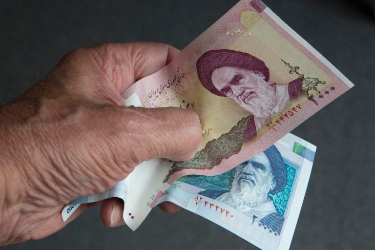 Memo Pushes for White House to Bar Iran From International Financial System