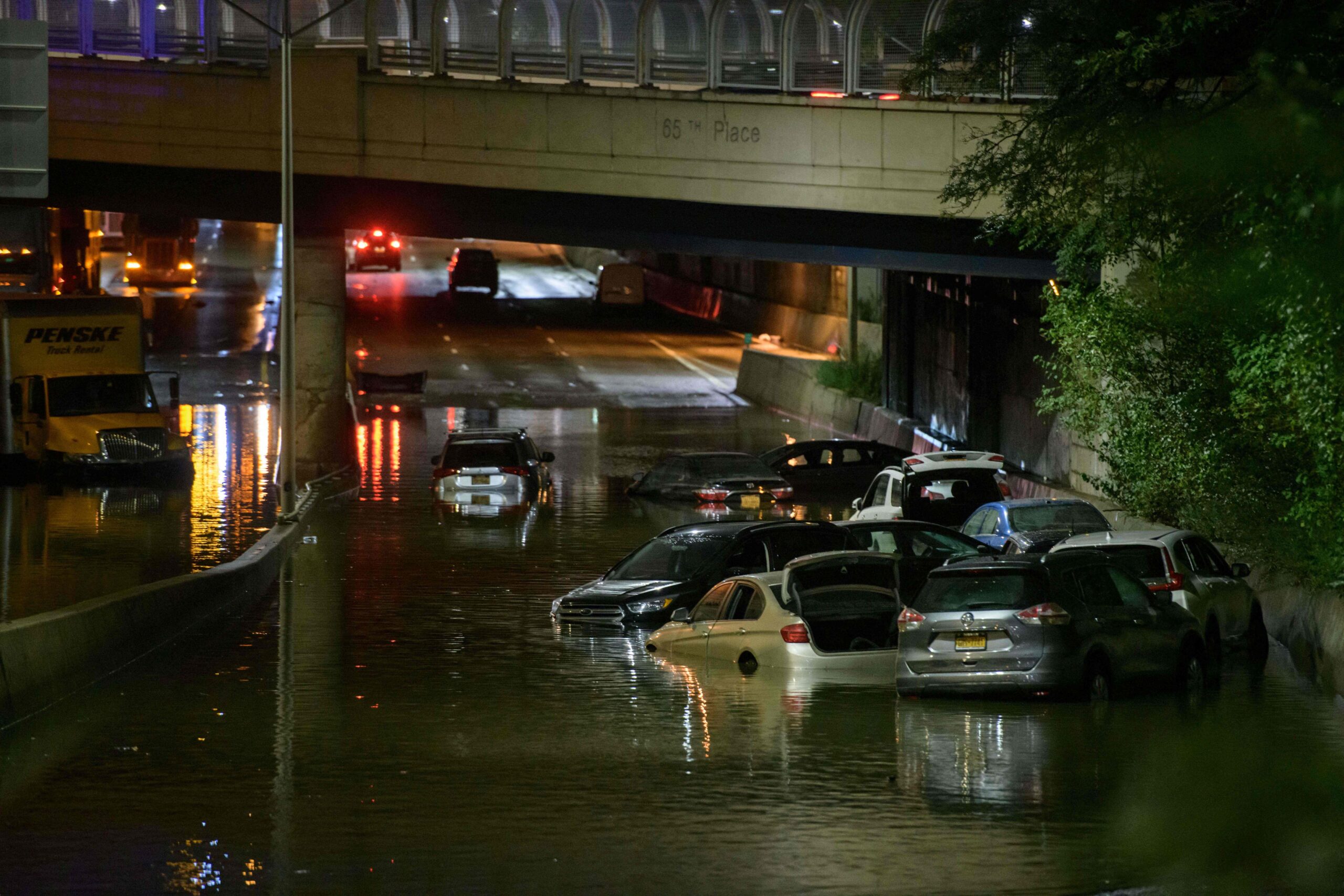 Man appears to hit hookah while floating in NYC floodwater