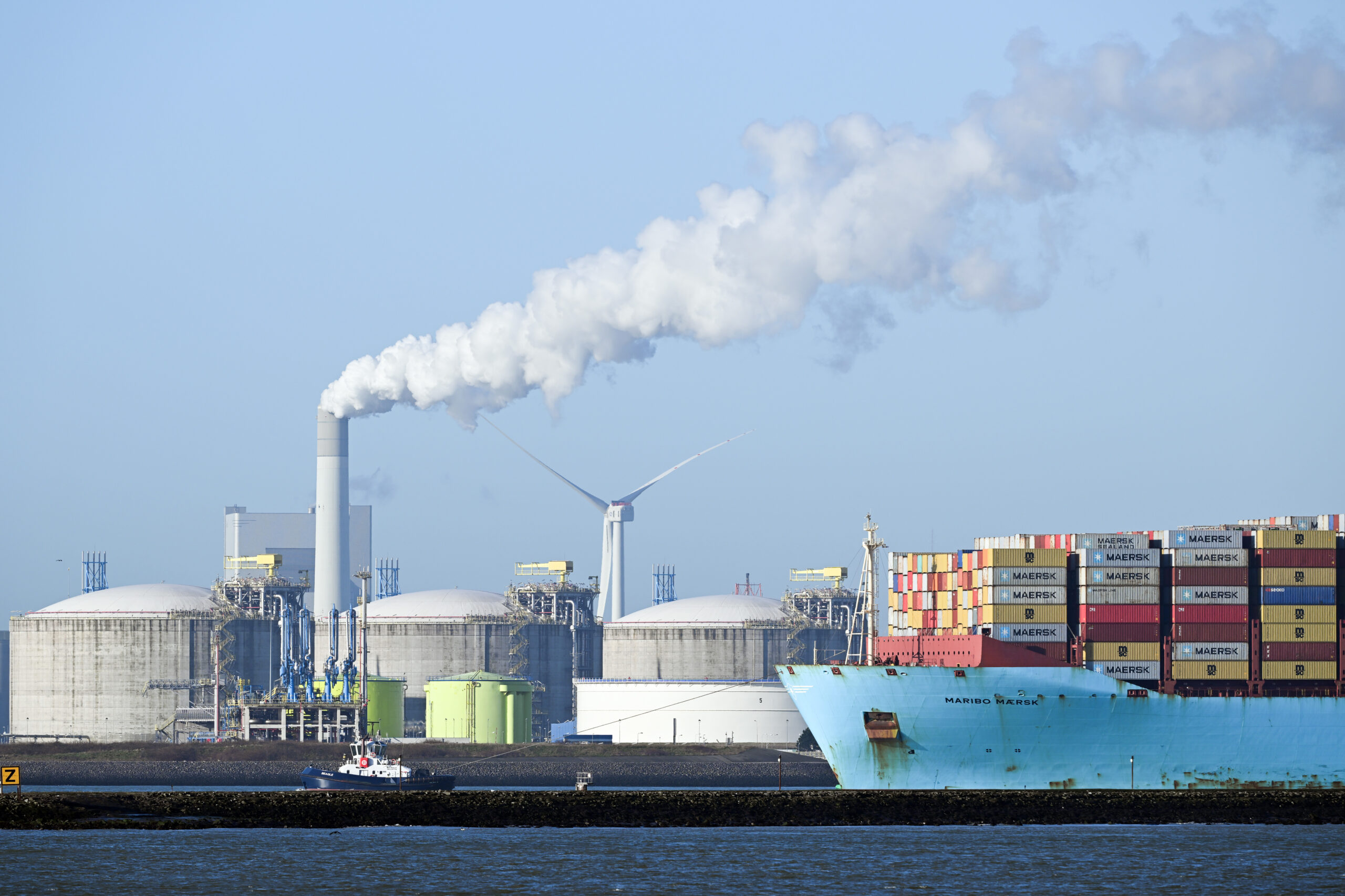 White House weighs Russian oil ban to punish Moscow