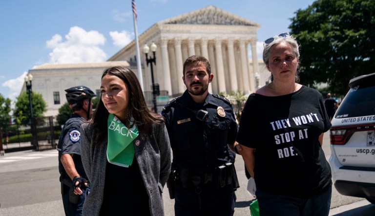 SEE IT: AOC mocked as ‘professional victim’ for pretending to be handcuffed
