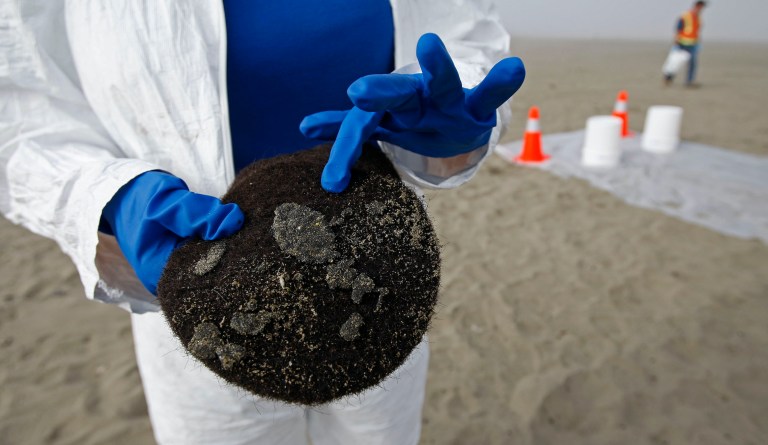 Nonprofit organization uses hair to soak up oil spills