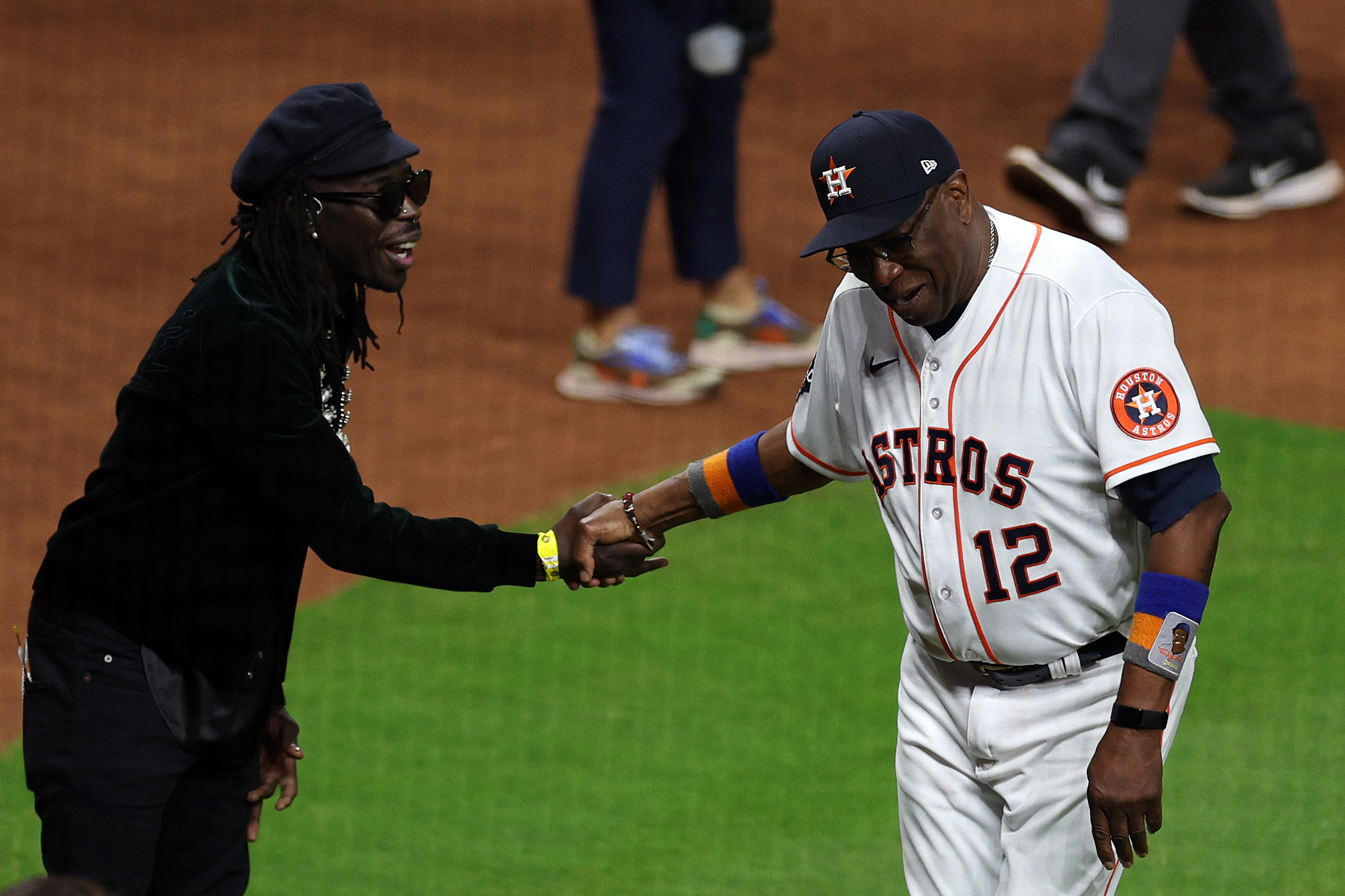 Oh say can’t you sing: Watch the moment singer botches anthem ahead of World Series