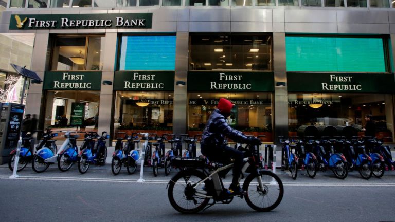 First Republic Bank stock circling the drain as expectations rise for receivership