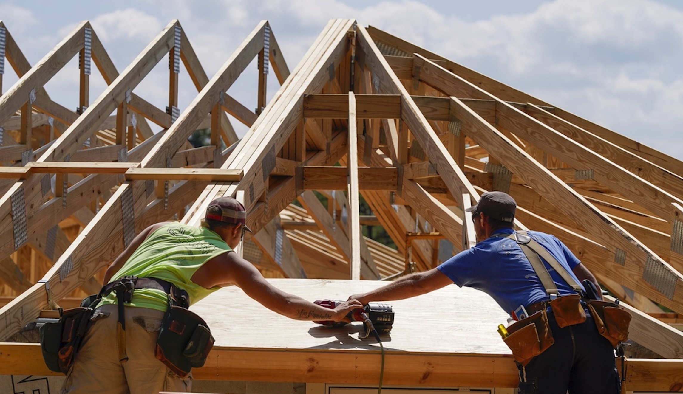Economy defies recession predictions with 199,000 jobs in November