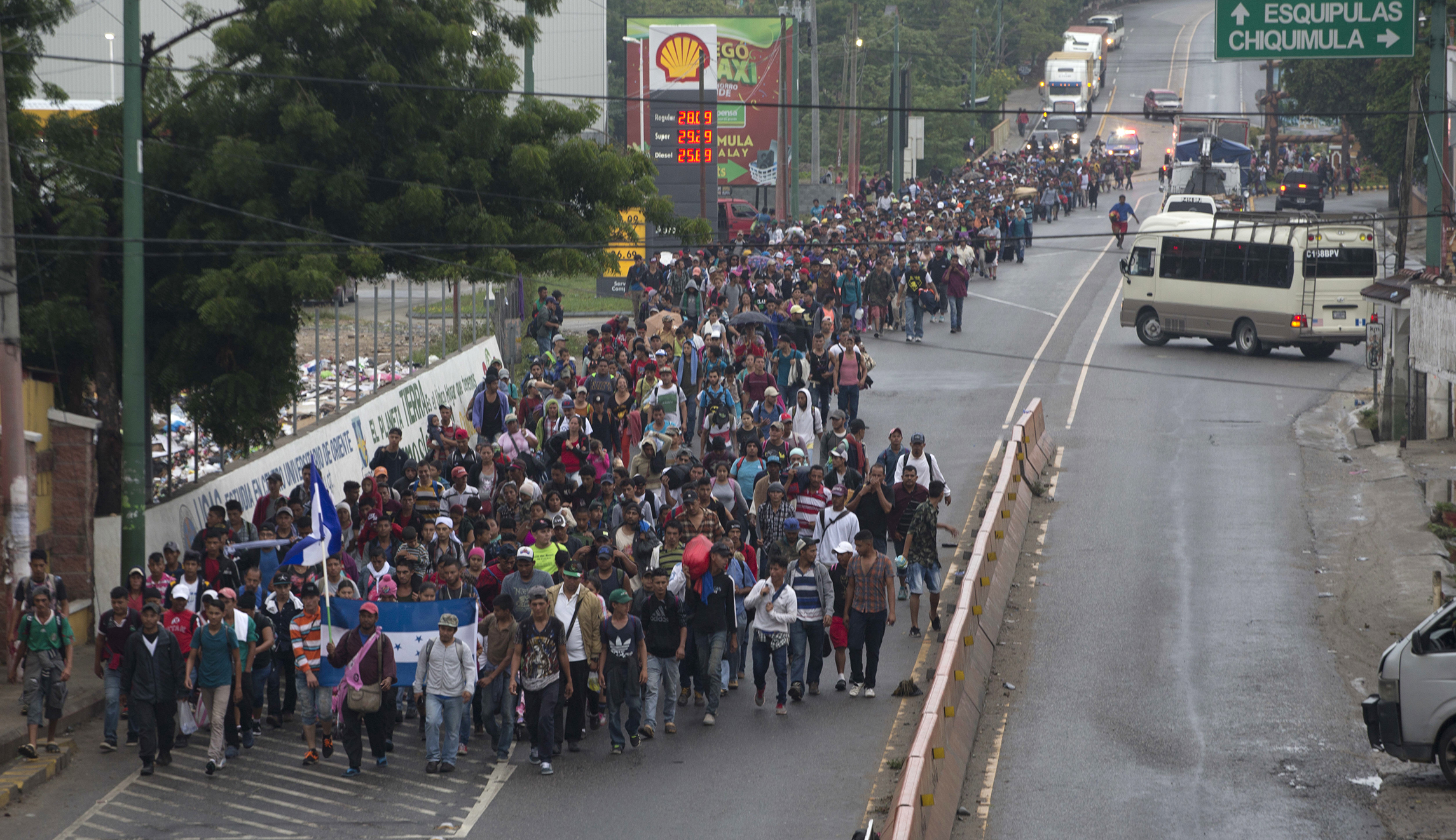 Trump threatens military blockade at the border as Honduran caravan approaches