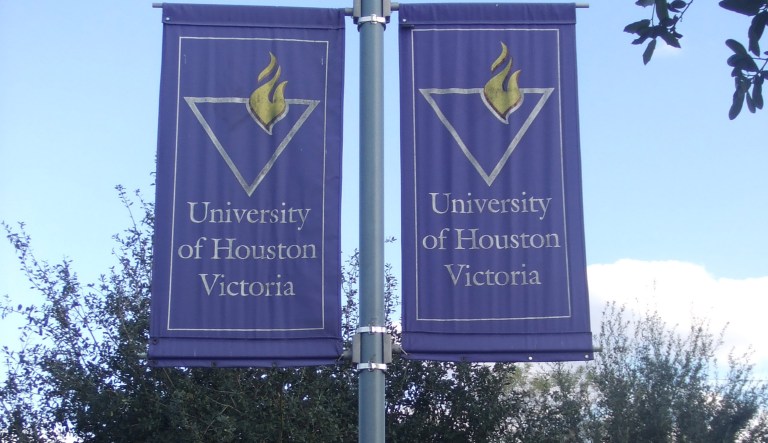 Texas university lifts lockdown after reports of box cutter attacker