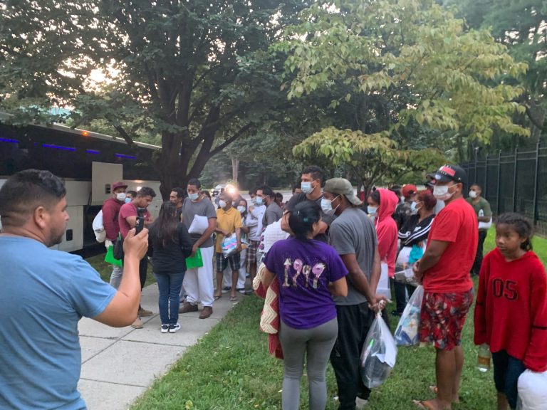 DC approves creation of government office to address immigrant buses