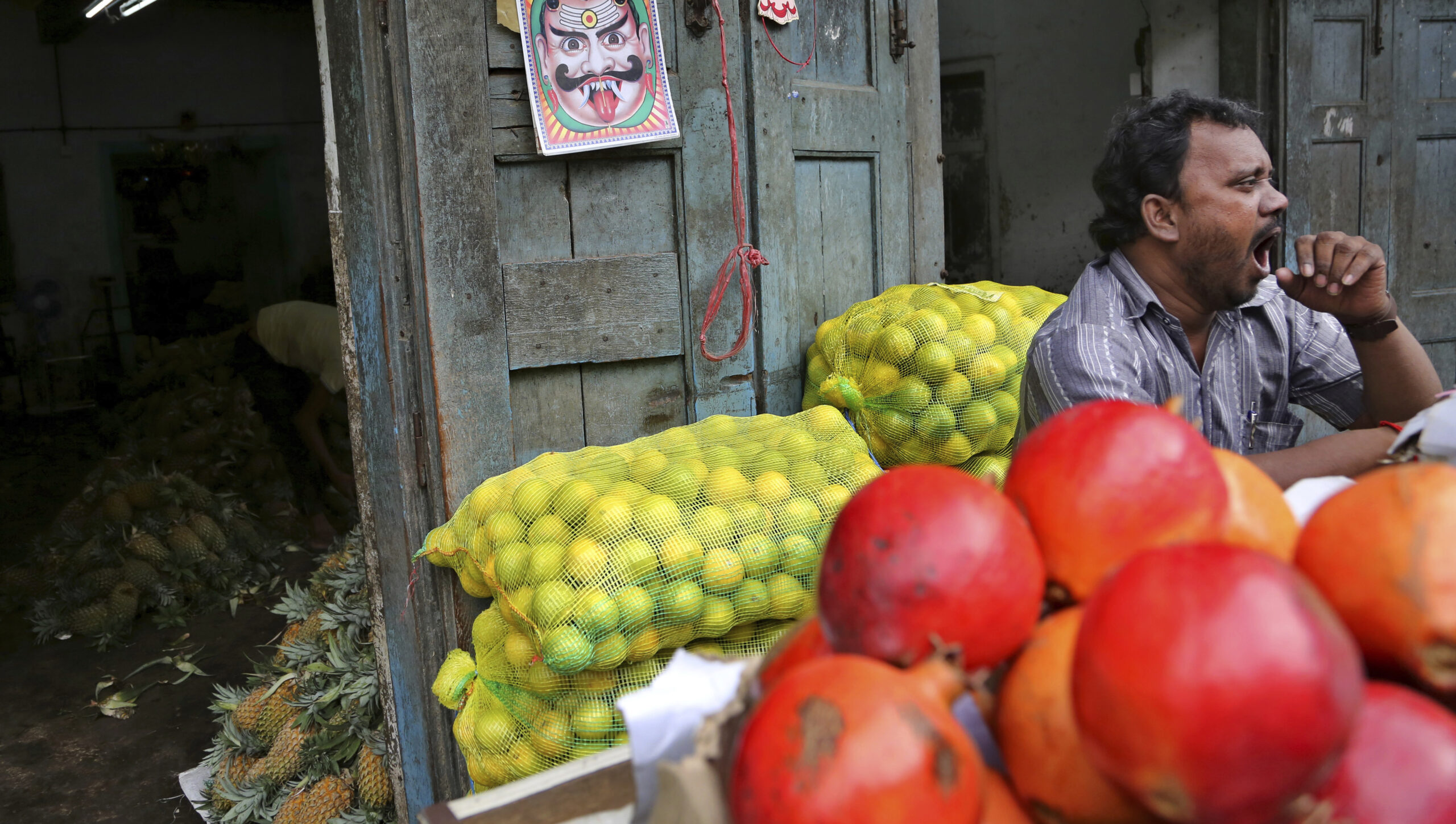 India slaps tariffs on US fruits and nuts