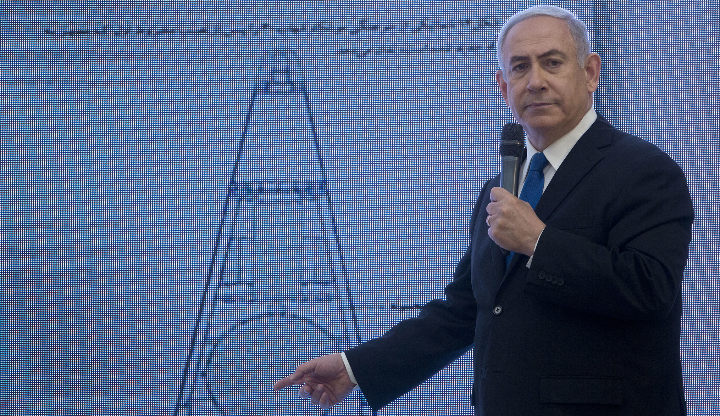 Israel warns that Iran could be preparing a military strike