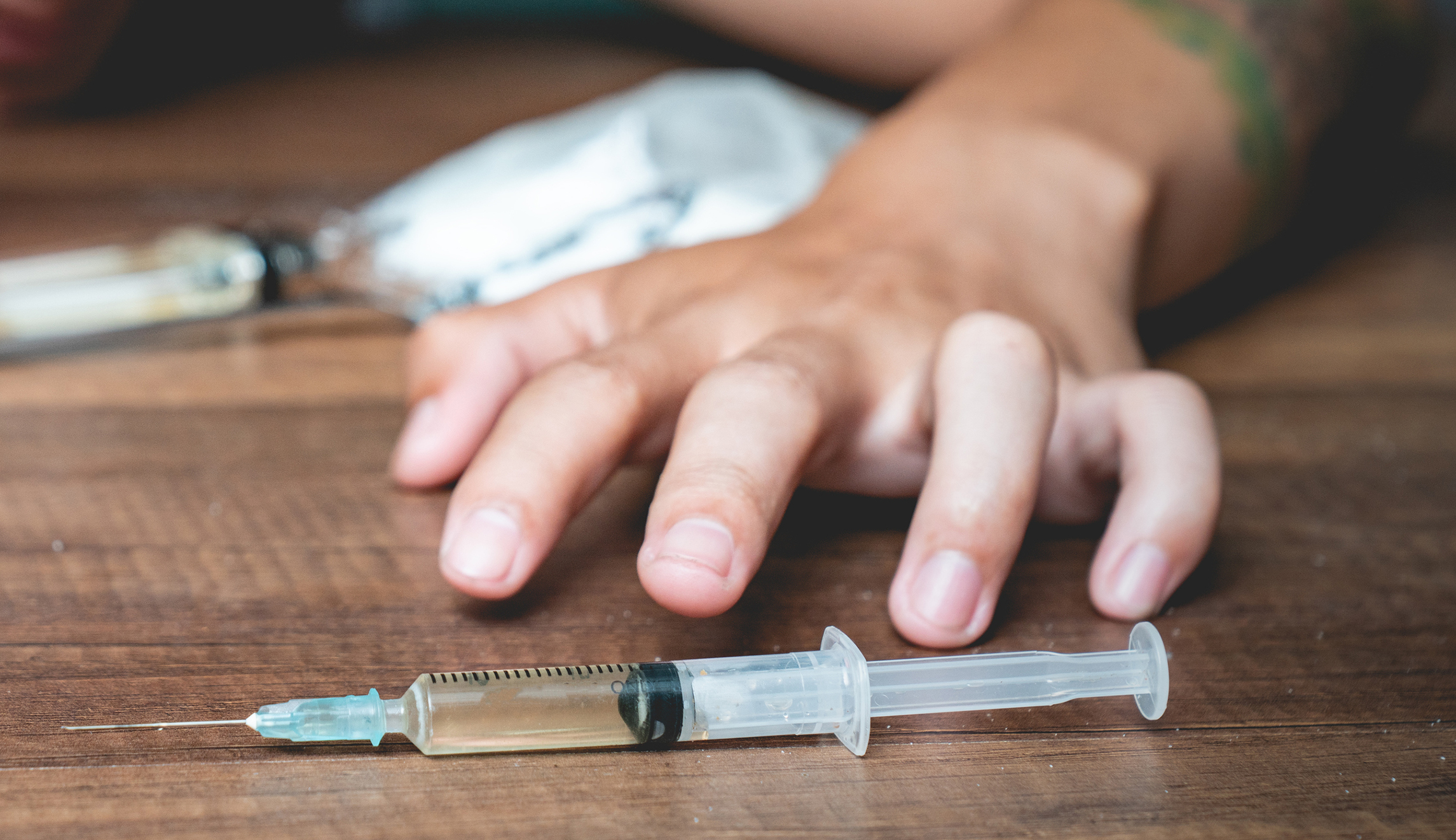 Record 100,000 died of drug overdoses in one year, CDC says