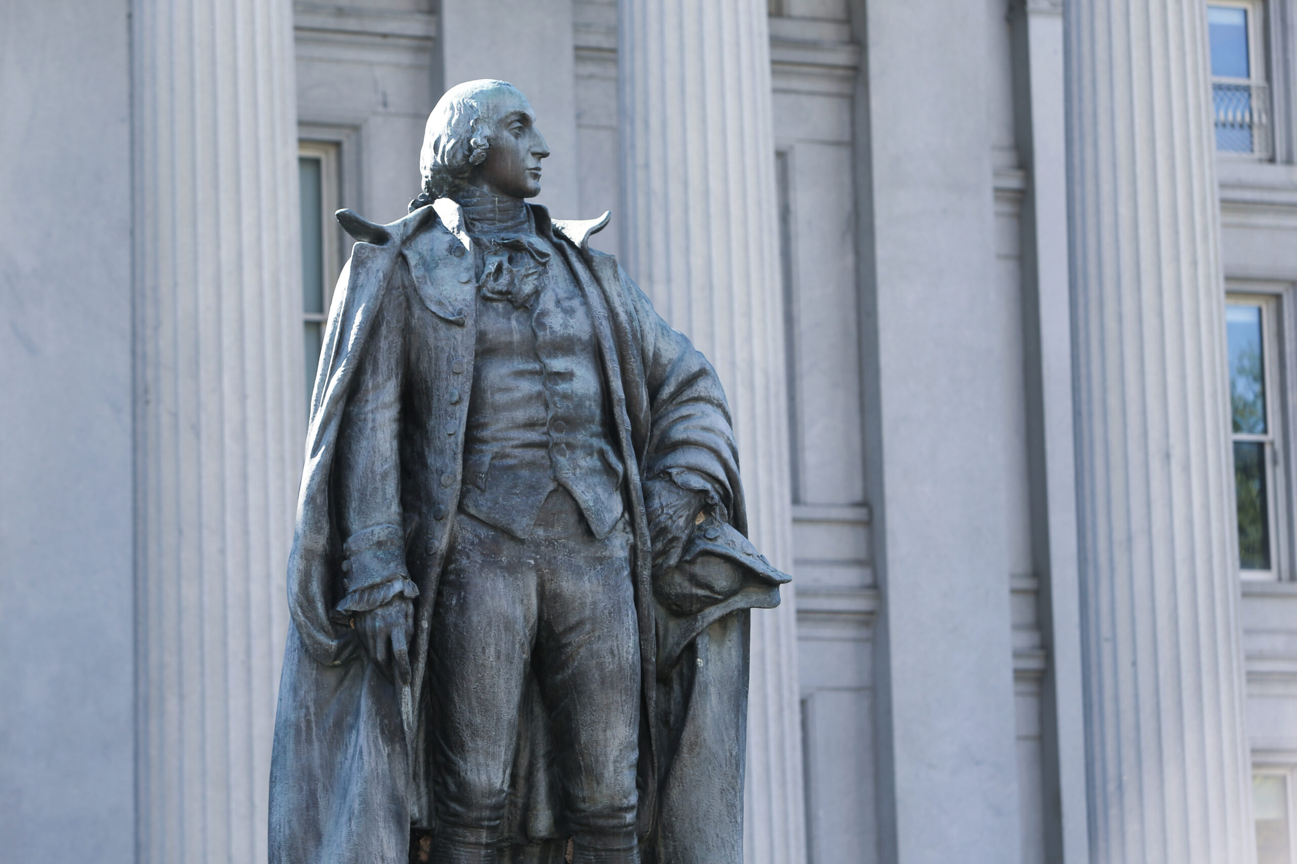 Portland protesters topple George Washington monument