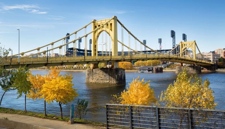 Centrists flirt with Democrats, and the party rebuffs them