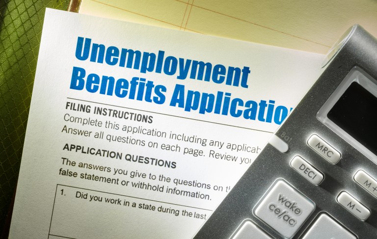 Jobless claims drop to 260,000, suggesting economy is dodging worst of omicron