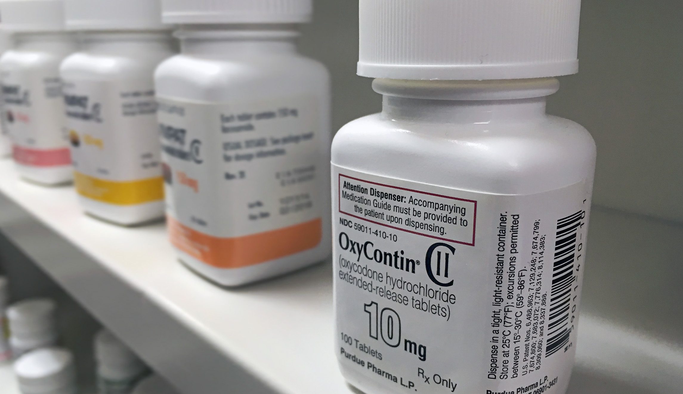 Senators encourage FDA to pull powerful opioids from store shelves