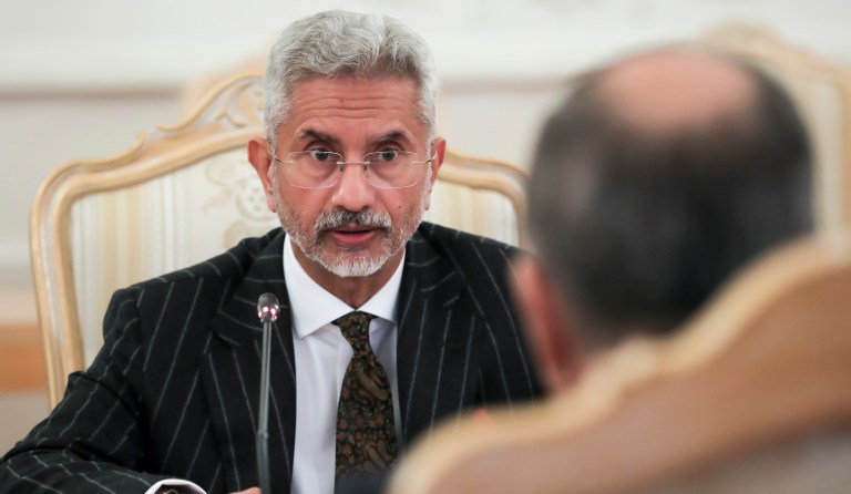 Putin tries to launch peace talks from a position of weakness