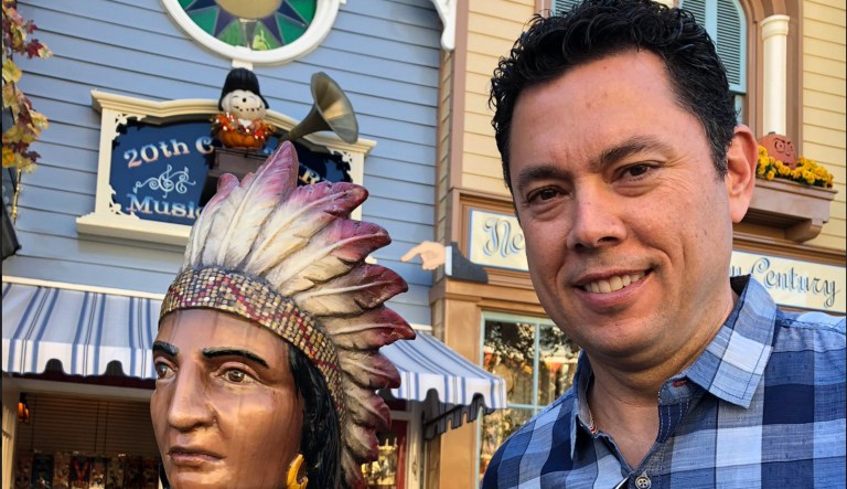 Jason Chaffetz mocks Elizabeth Warren by posing with Native American statue