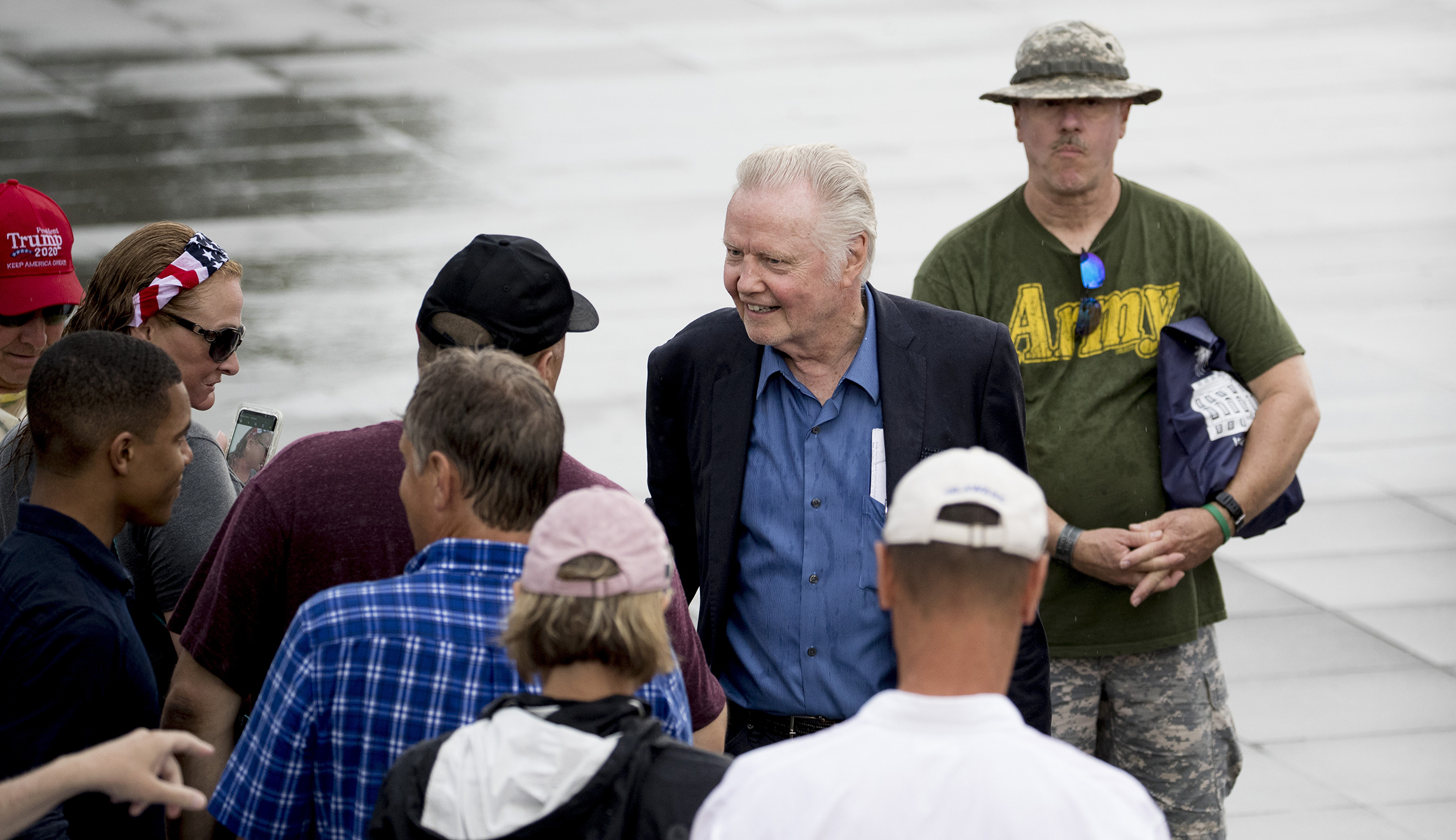 Jon Voight clears off seats for Gold Star families at Trump ‘Salute to America’