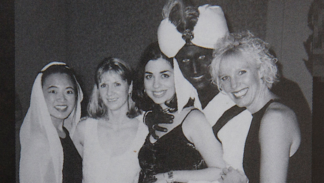 Photo shows Canadian premier Justin Trudeau wearing ‘brownface’ at Arabian Nights party