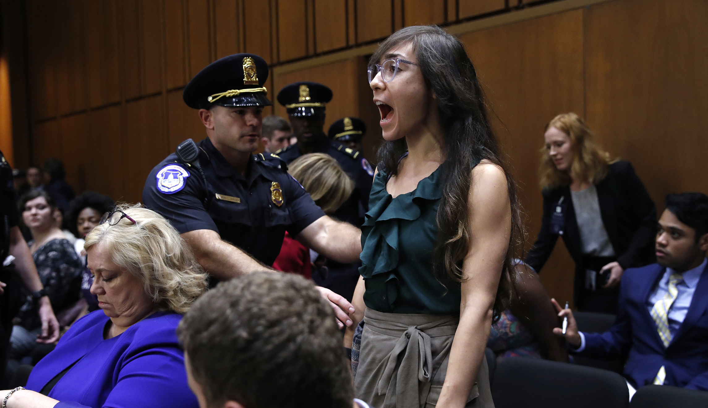 Kick the audience out of the Brett Kavanaugh hearing already