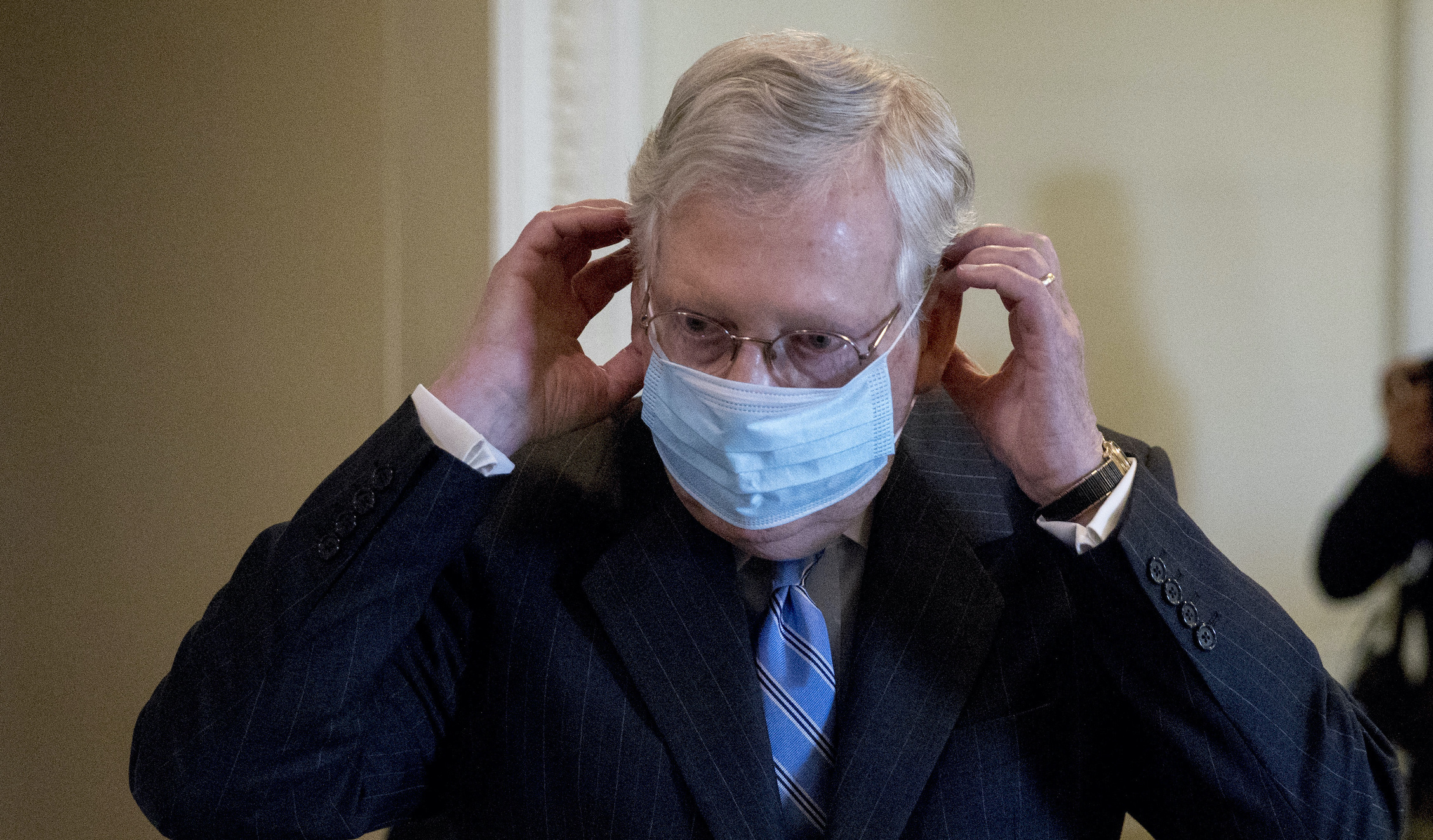 In split with House GOP, McConnell urges mask usage